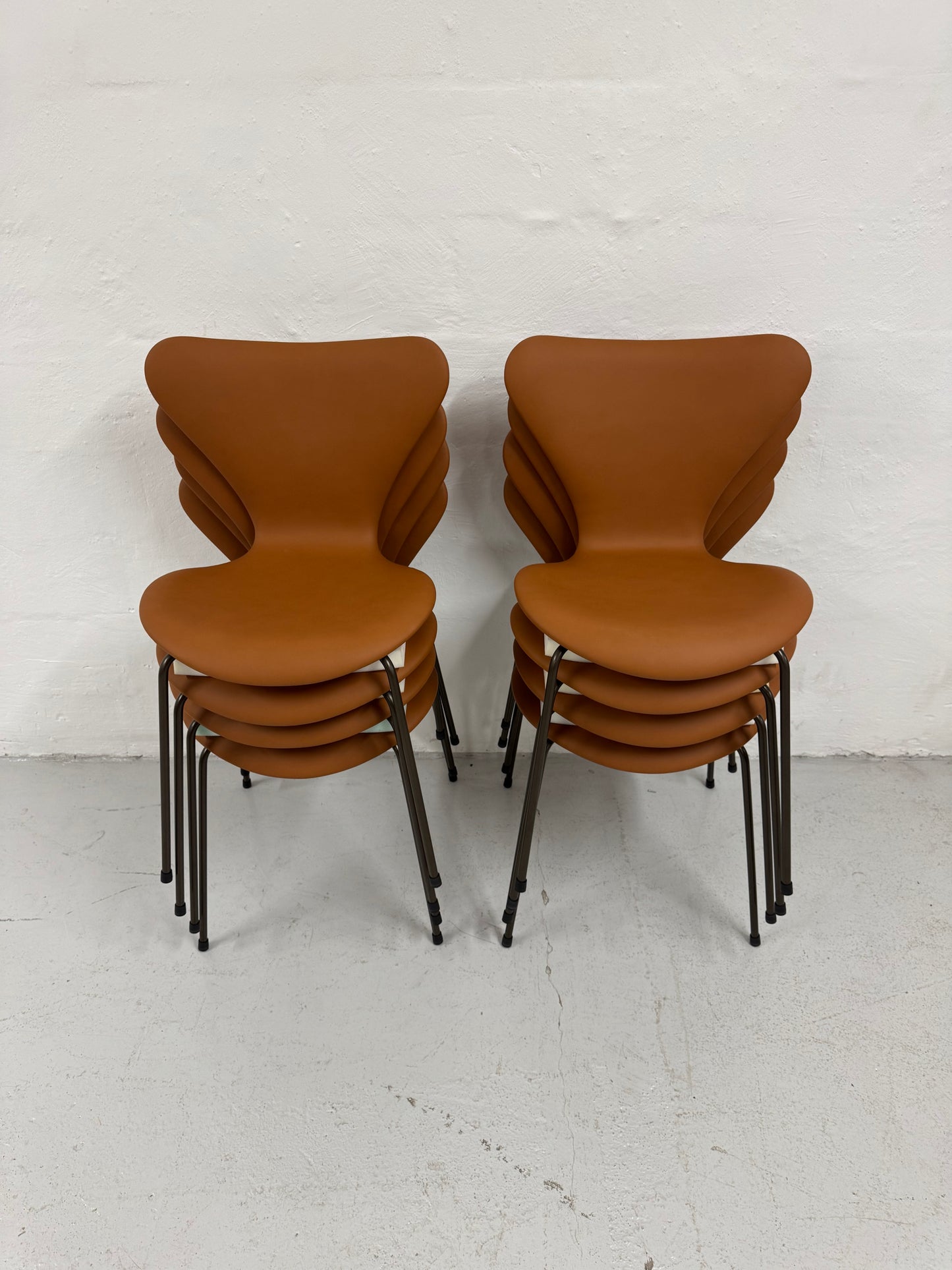 Nypolstret Arne Jacobsen ‘Syveren/3107’ Fritz Hansen.