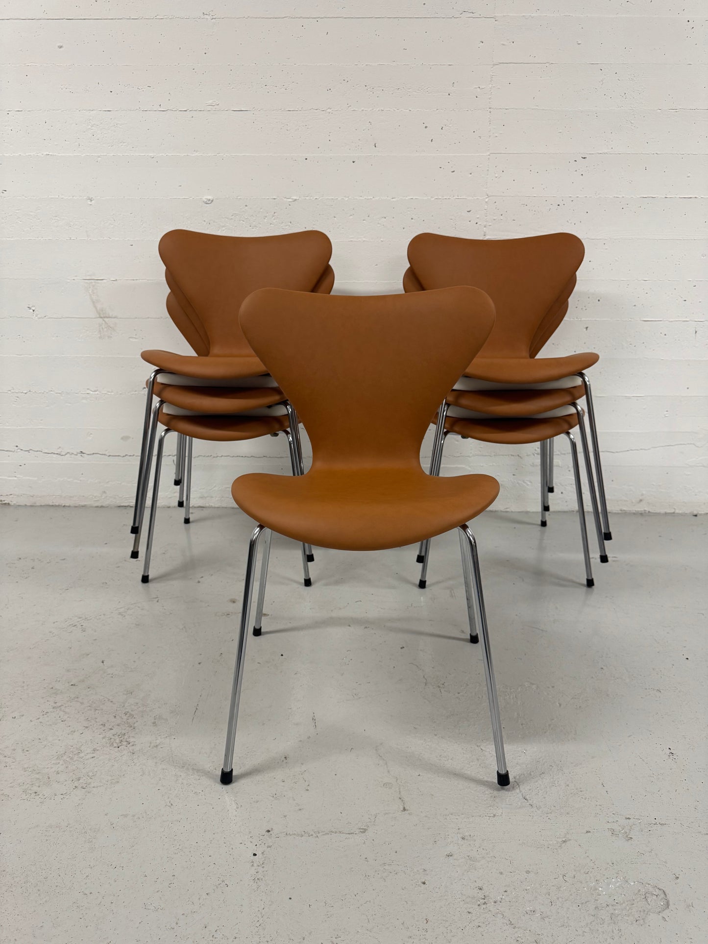 Nypolstret Arne Jacobsen ‘Syveren/3107’ Fritz Hansen.