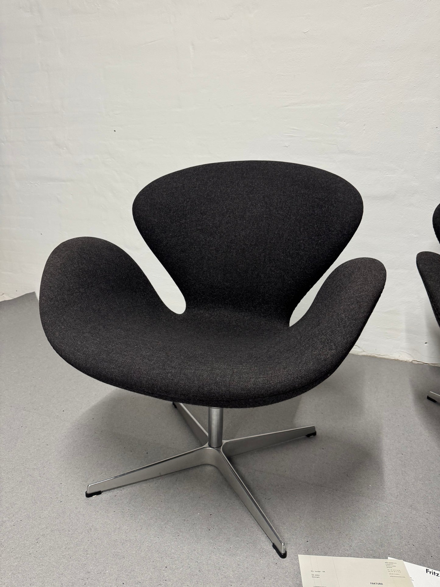 Arne Jacobsen ‘Svanen’ Fritz Hansen, model: 3320, original polstring.