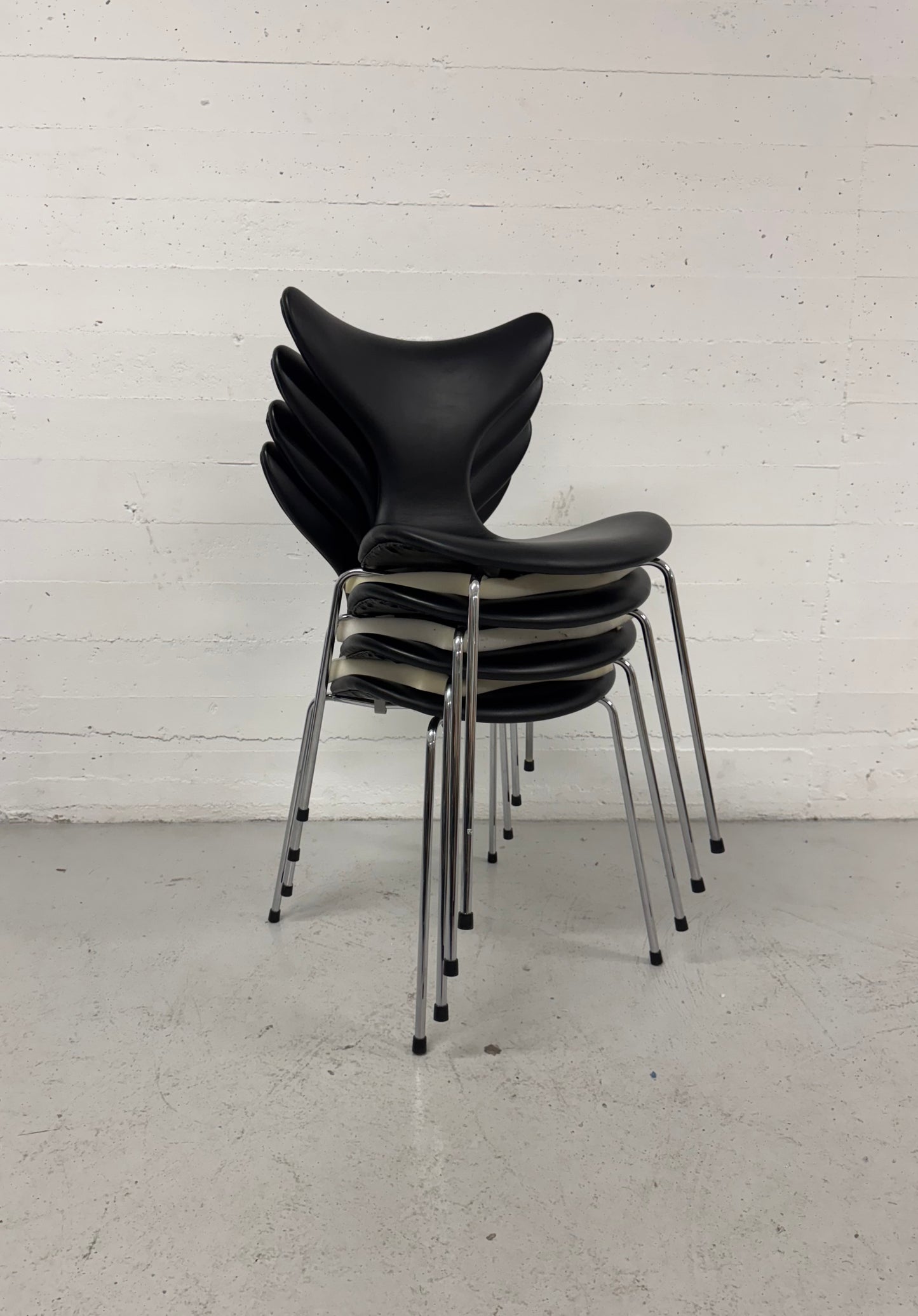 Arne Jacobsen ‘mågen/liljen/3108’ Fritz Hansen.