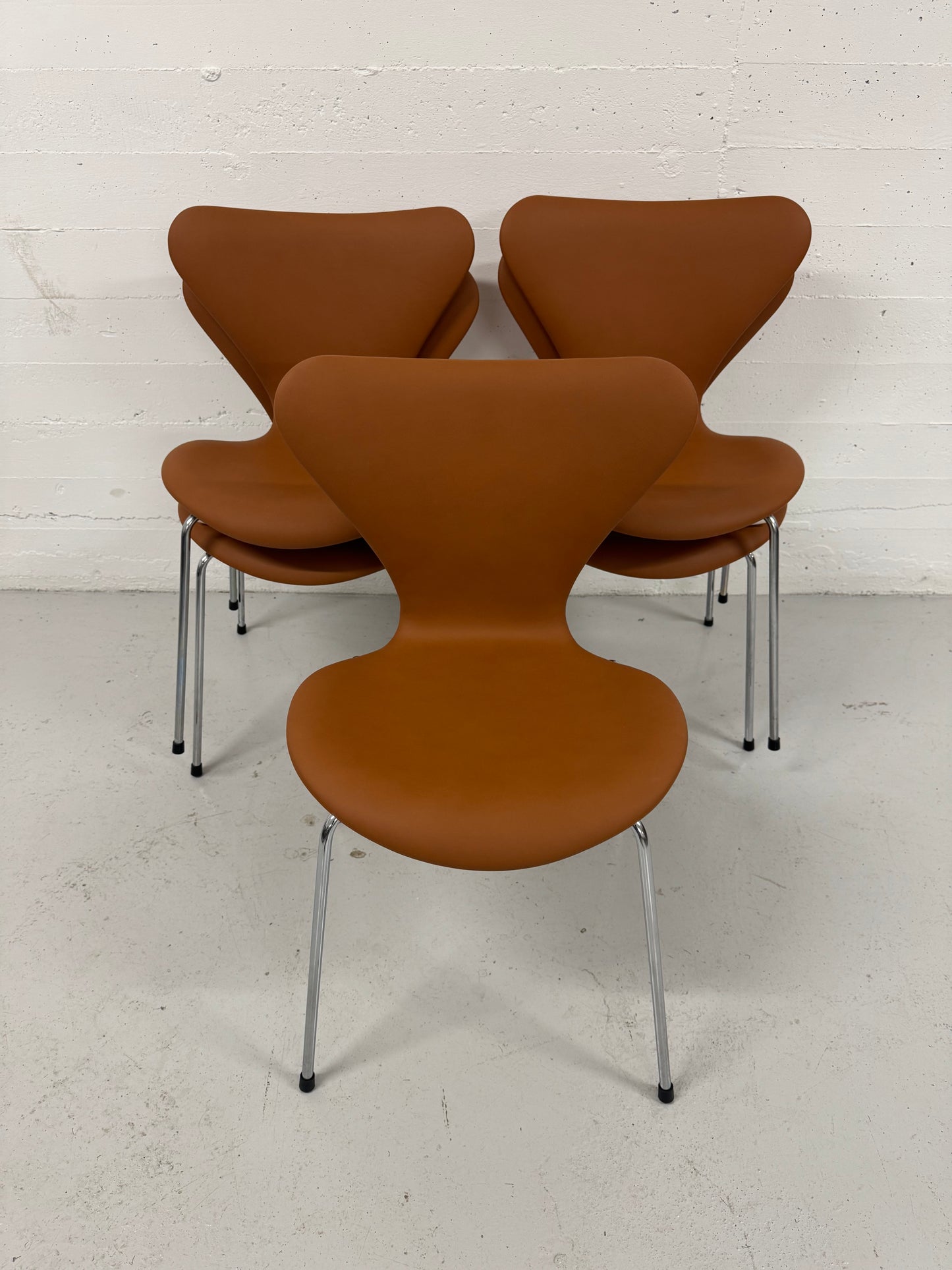Nypolstret Arne Jacobsen ‘Syveren/3107’ Fritz Hansen.