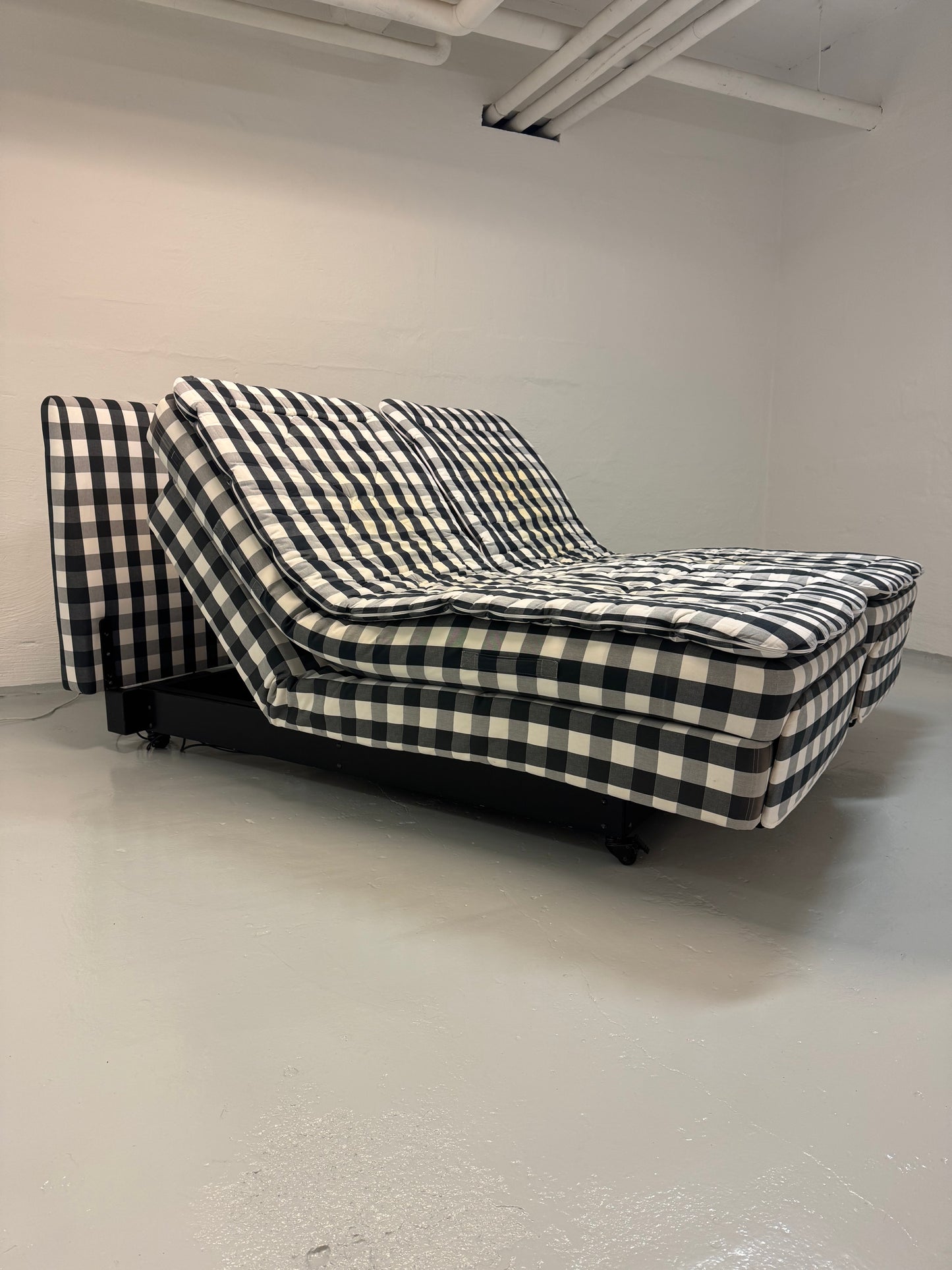 Hästens Adjustable dobbelt elevationsseng m. gavl & massage – 180x210 cm