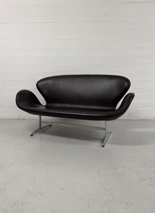 Arne Jacobsen ‘Svanen’ Fritz Hansen, model: 3321.