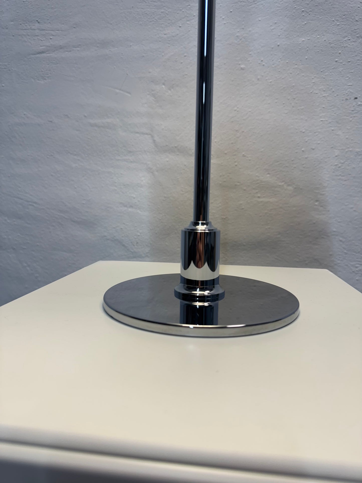 Poul Henningsen, “PH 3/2” Louis Poulsen.