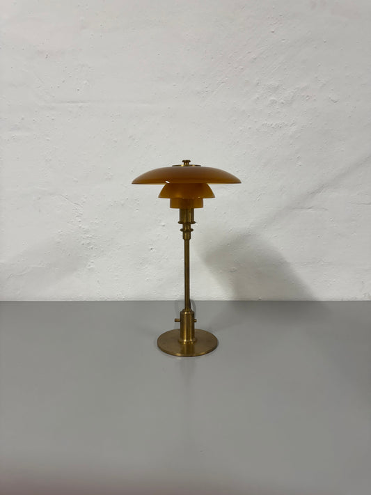 Poul Henningsen, “PH 2/1” Louis Poulsen.