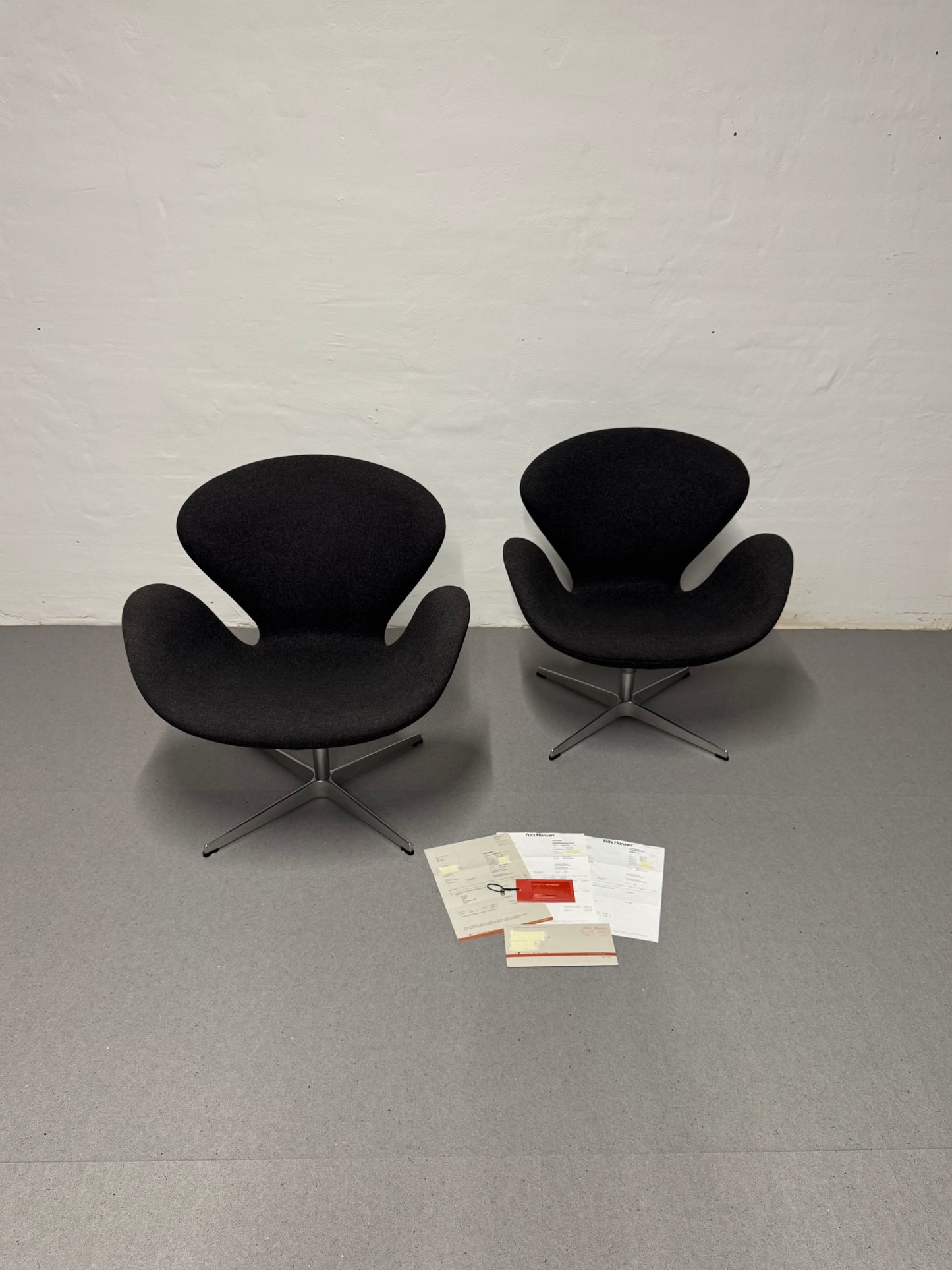 Arne Jacobsen ‘Svanen’ Fritz Hansen, model: 3320, original polstring.