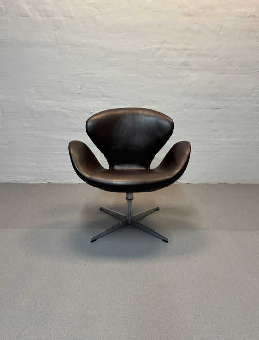 Arne Jacobsen ‘Svanen’ Fritz Hansen, model: 3320.