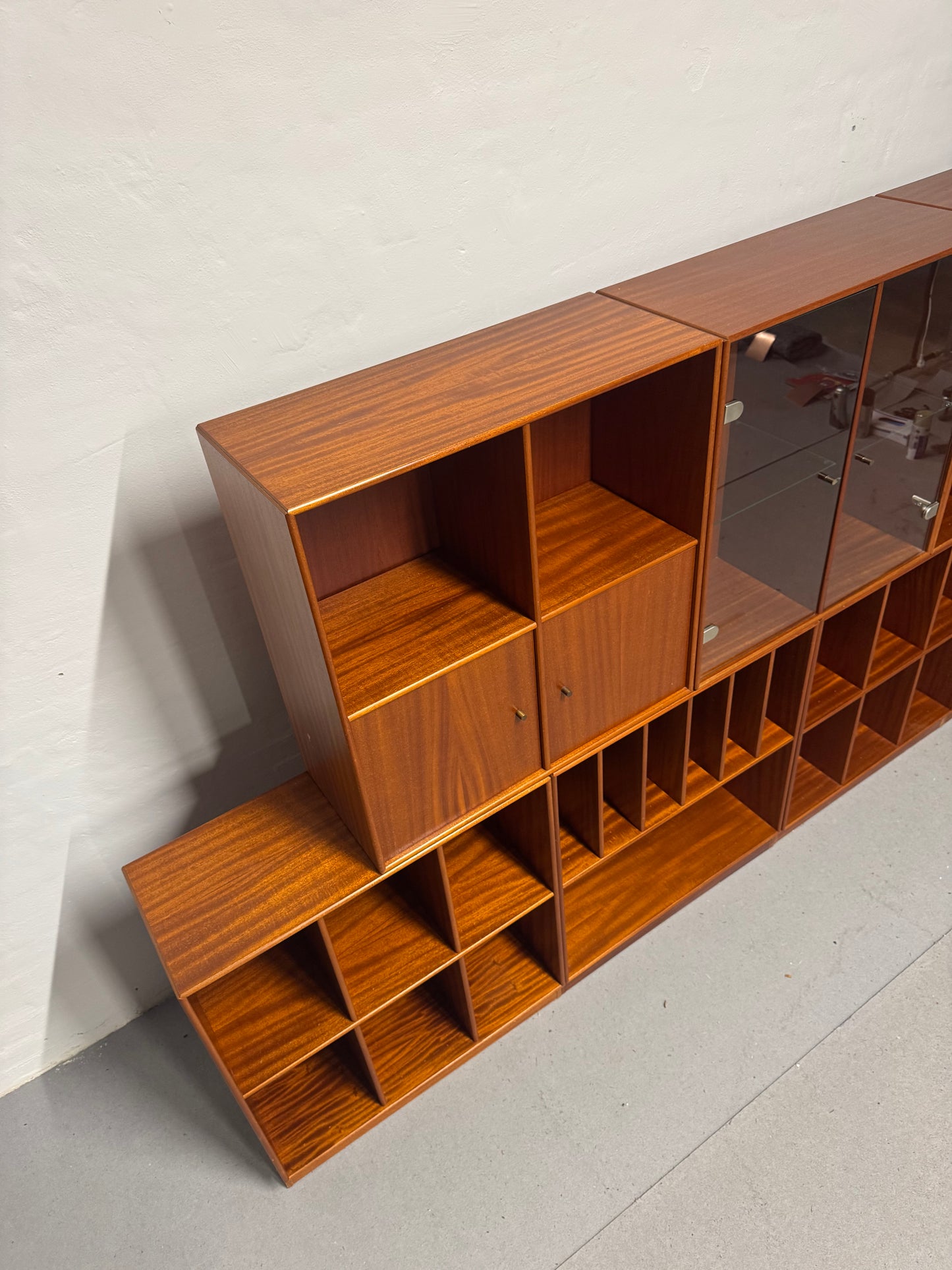 Peter J. Lassen, Montana reolmoduler.