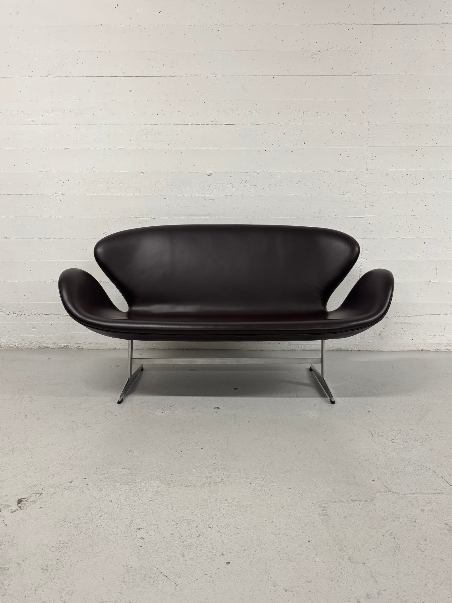Arne Jacobsen ‘Svanen’ Fritz Hansen, model: 3321.