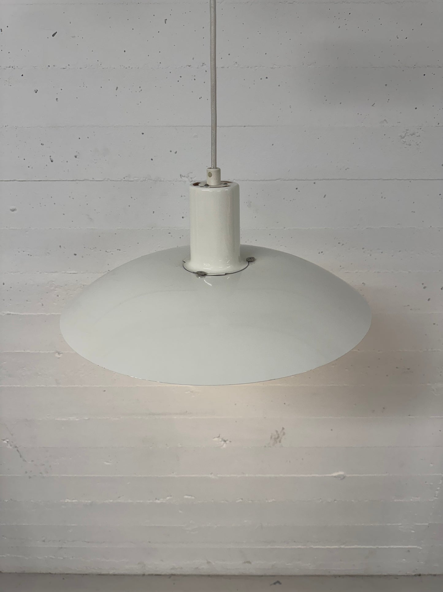 Poul Henningsen, “PH 4 1/2 4” Louis Poulsen.