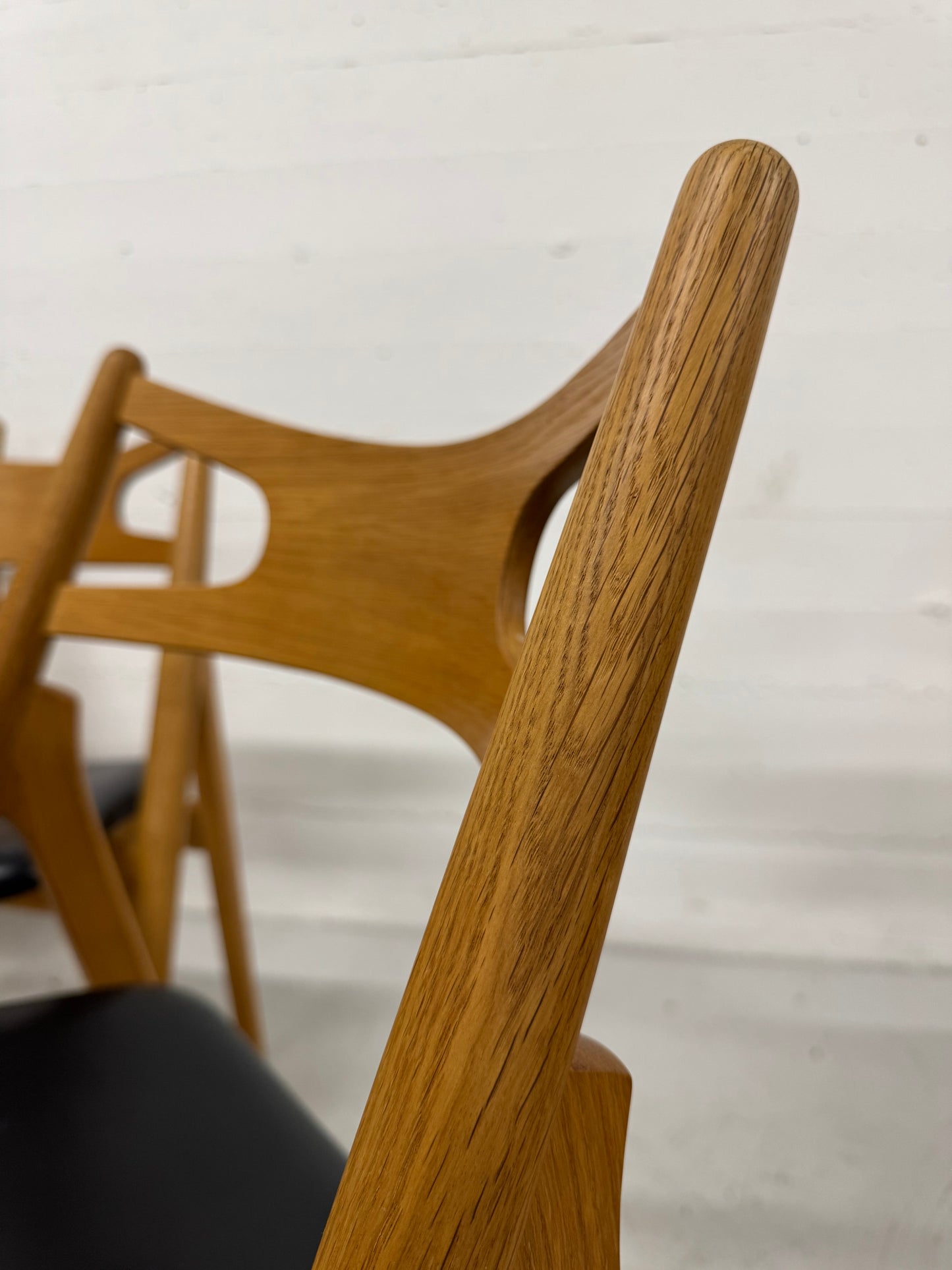Hans J. Wegner ‘CH29’ fremstillet hos Carl Hansen & Søn.