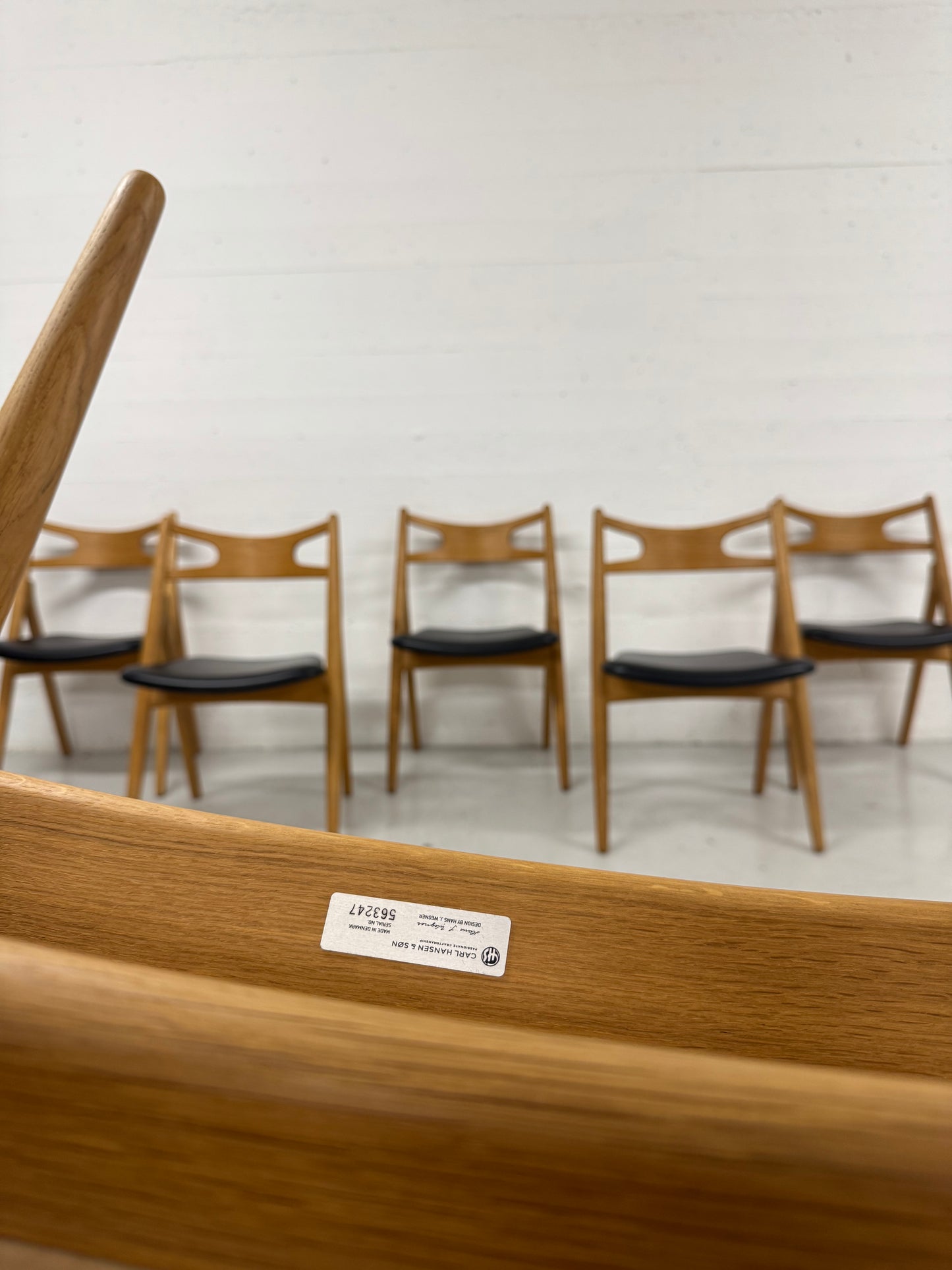 Hans J. Wegner ‘CH29’ fremstillet hos Carl Hansen & Søn.