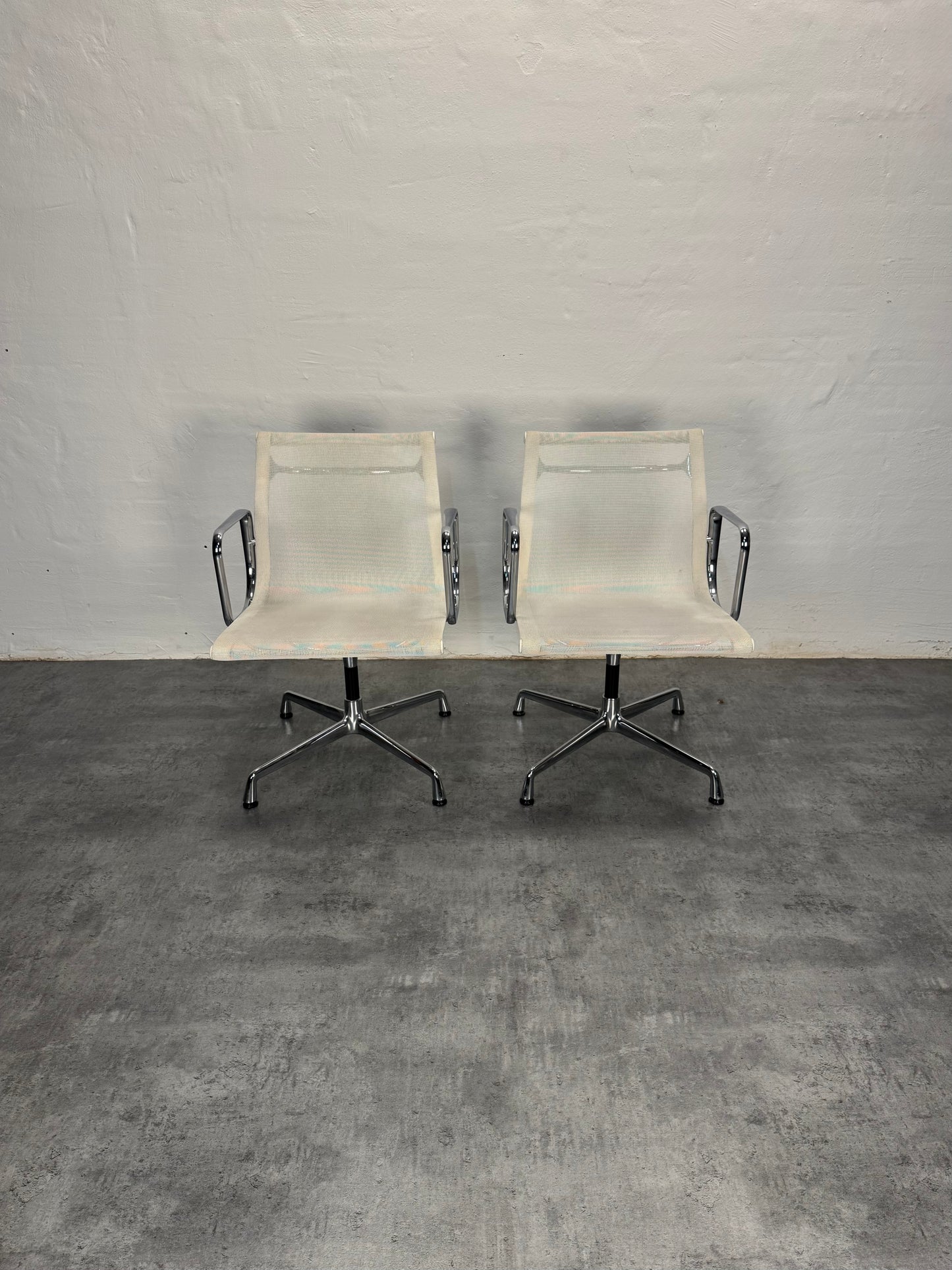 Charles Eames ‘EA107’ kontorstol, Vitra.