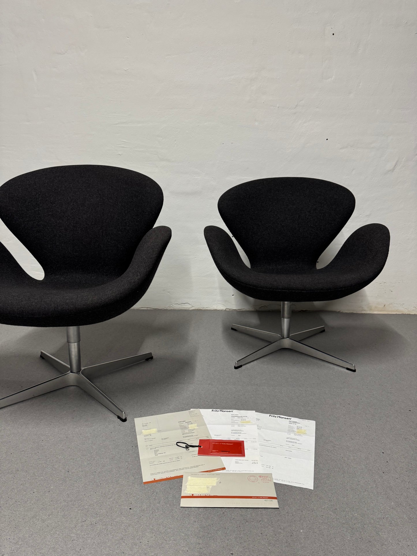 Arne Jacobsen ‘Svanen’ Fritz Hansen, model: 3320, original polstring.