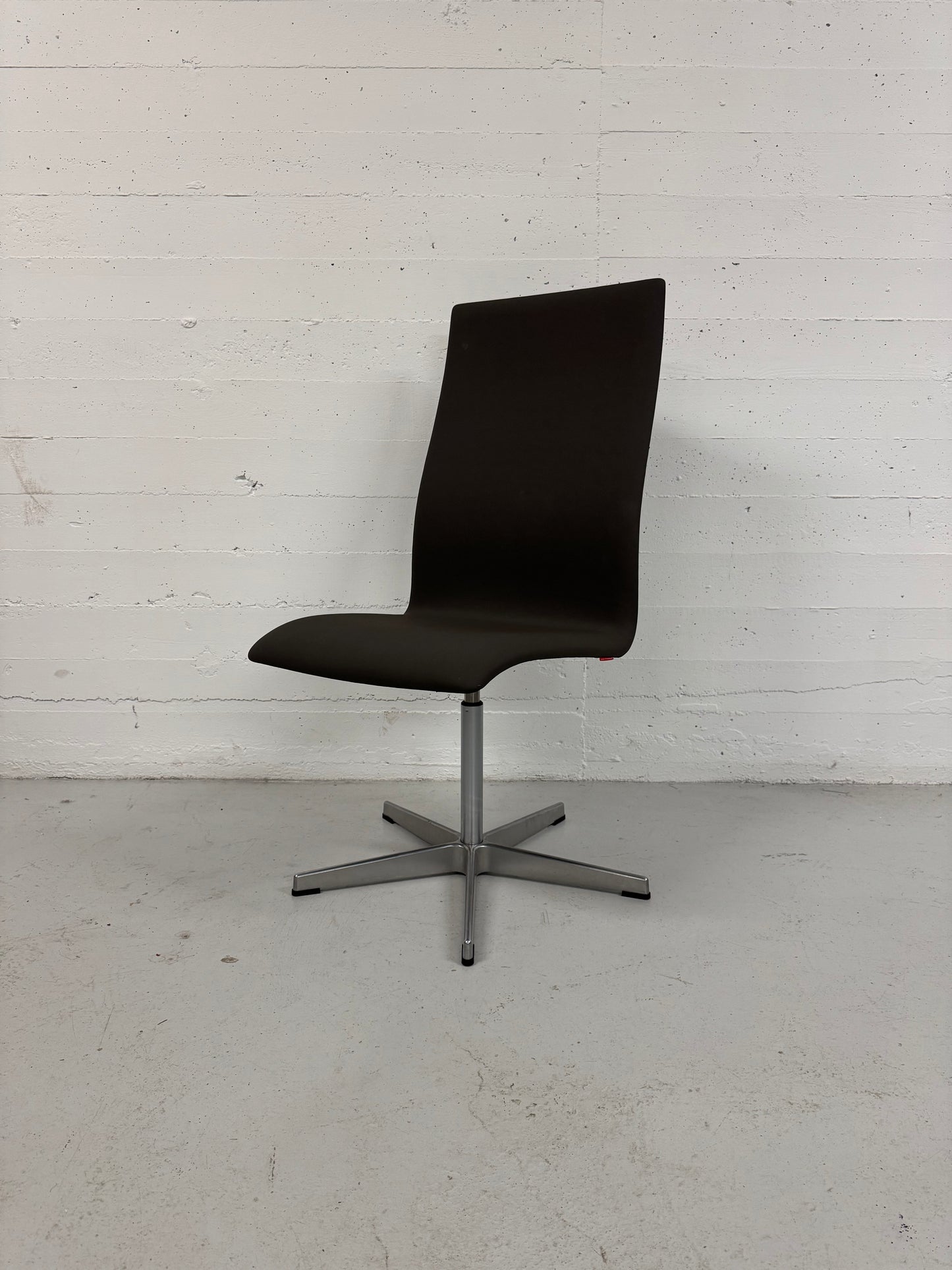 Red Label, Arne Jacobsen ‘Oxford’ kontorstol, Fritz Hansen.