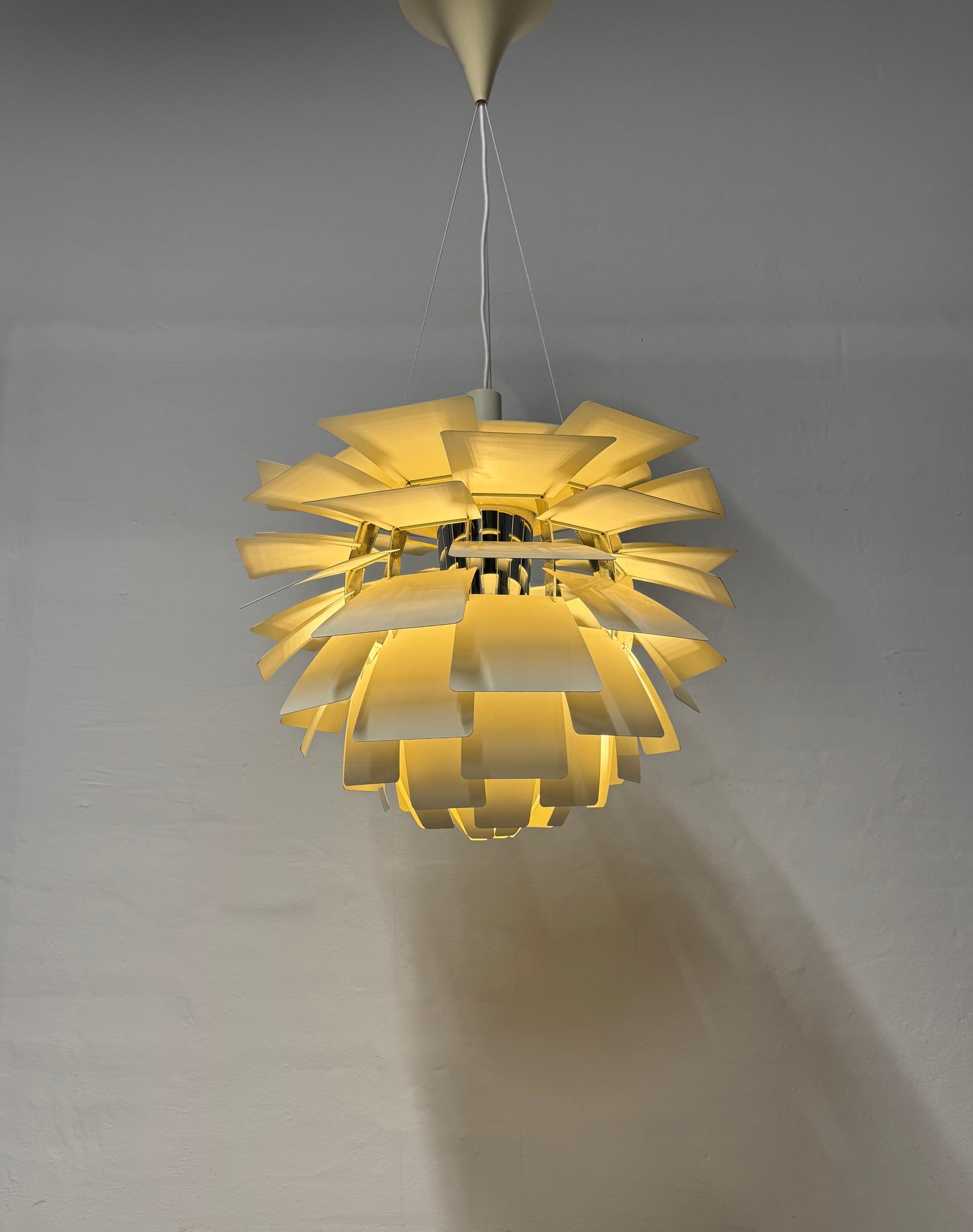 Poul Henningsen “Koglen” Ø60 cm, hvid.