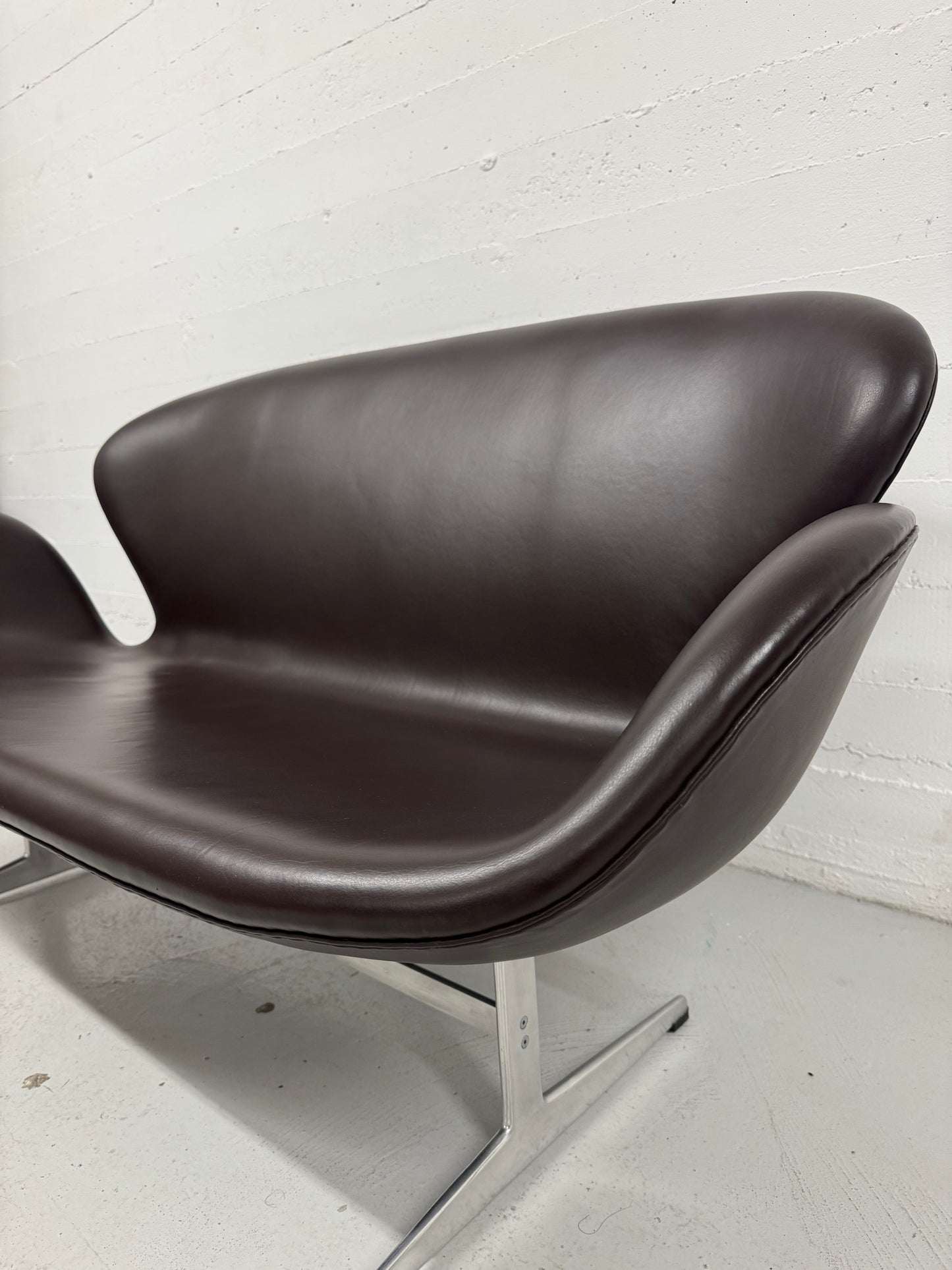 Arne Jacobsen ‘Svanen’ Fritz Hansen, model: 3321.