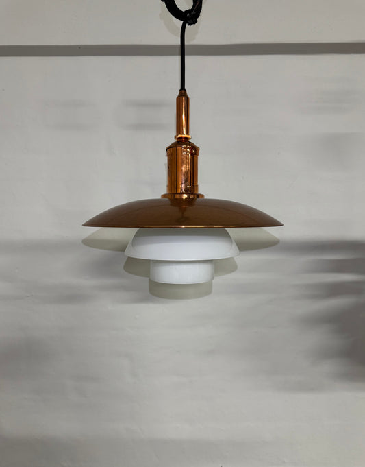 Poul Henningsen, “PH 3½-3” Louis Poulsen.