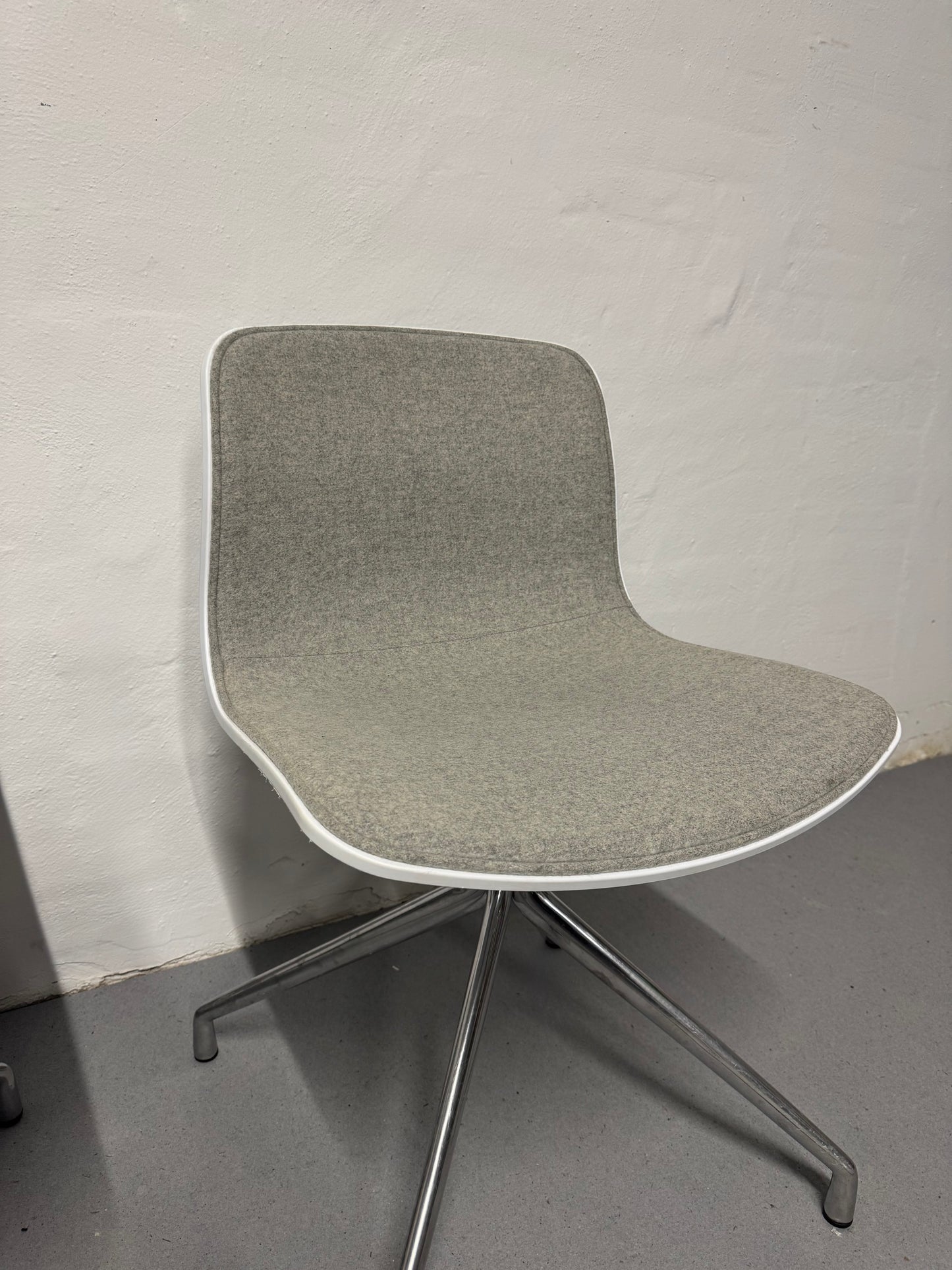 HAY ‘AAC10’ stole, Hee Welling.