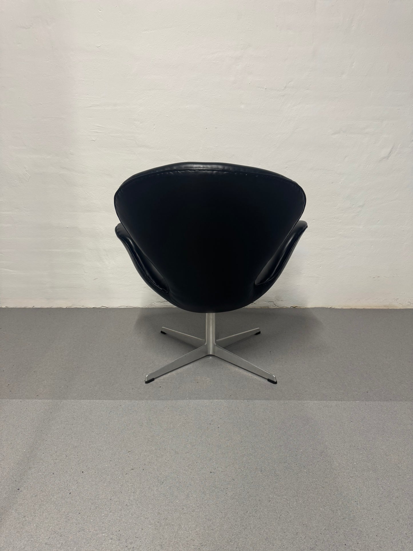 Arne Jacobsen ‘Svanen’ Fritz Hansen, model: 3320.