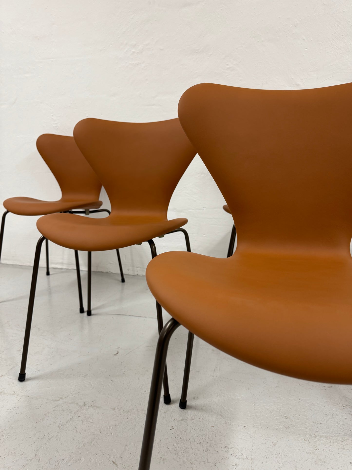 Nypolstret Arne Jacobsen ‘Syveren/3107’ Fritz Hansen.