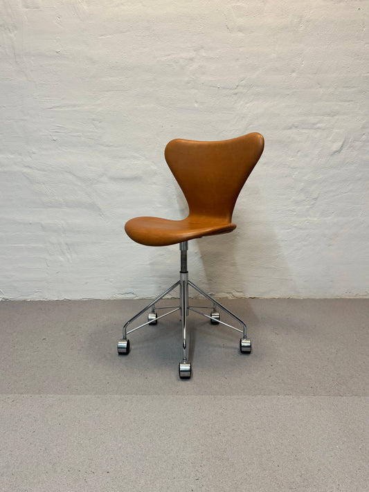 Arne Jacobsen ‘Syveren/3117’ Fritz Hansen.