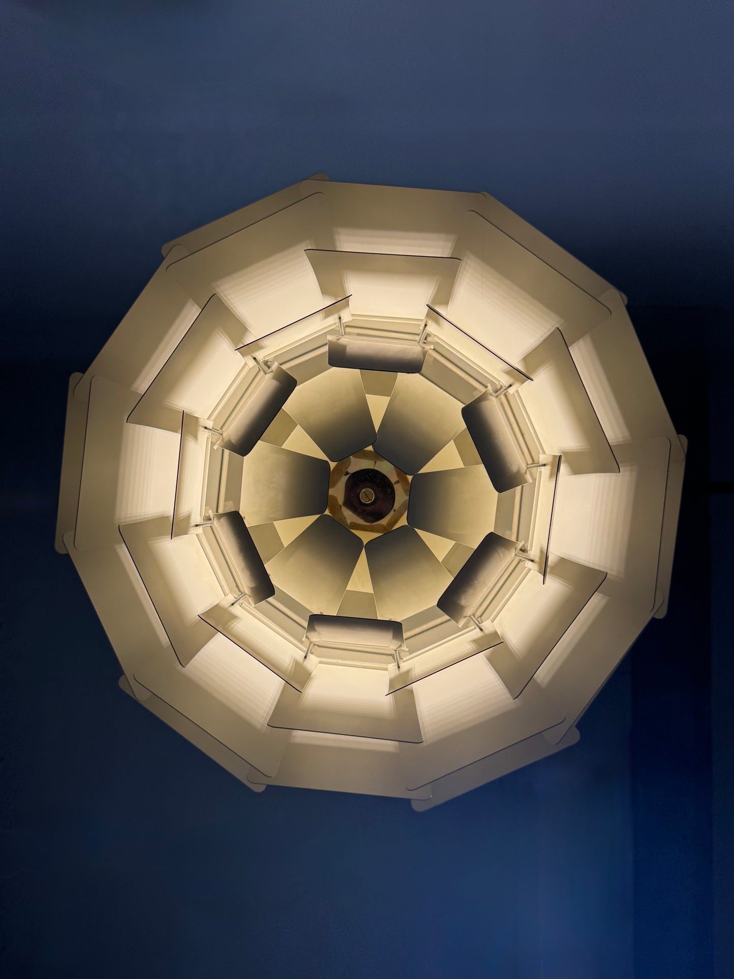 Poul Henningsen “Koglen” Ø60 cm, hvid.