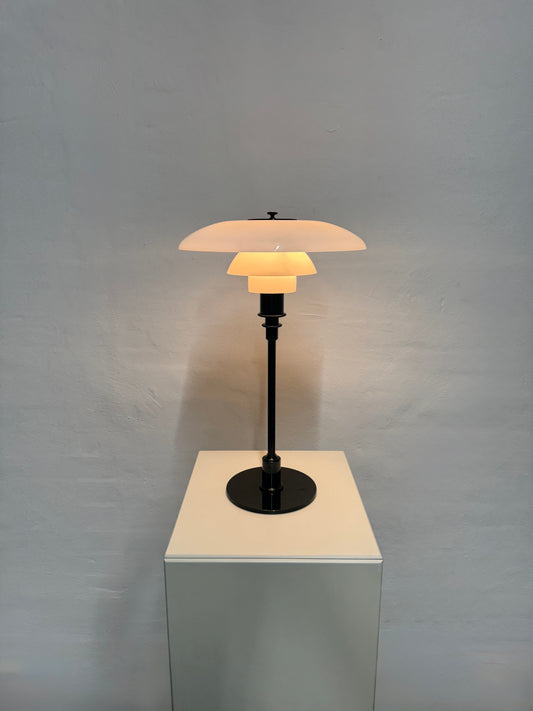 Poul Henningsen, “PH 3/2” Louis Poulsen.