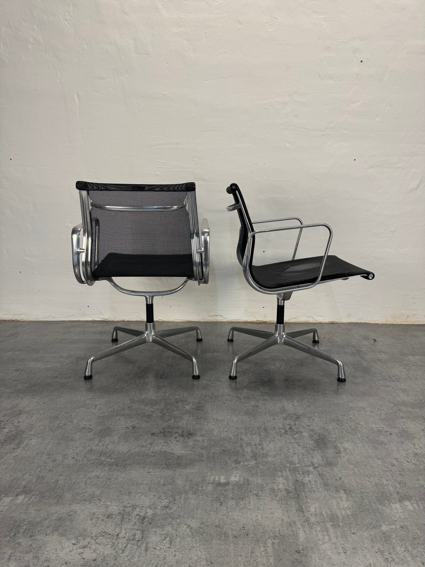 Charles Eames ‘EA107’ kontorstol, Vitra.