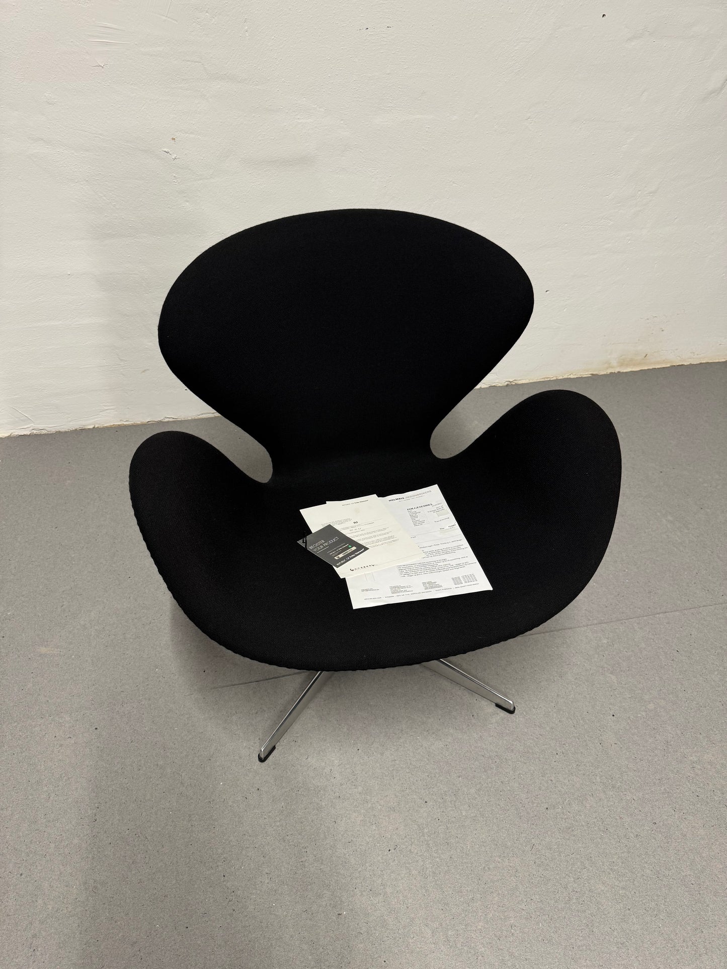 Returdrej & Original polstring Arne Jacobsen ‘Svanen’ Fritz Hansen, model: 3320.