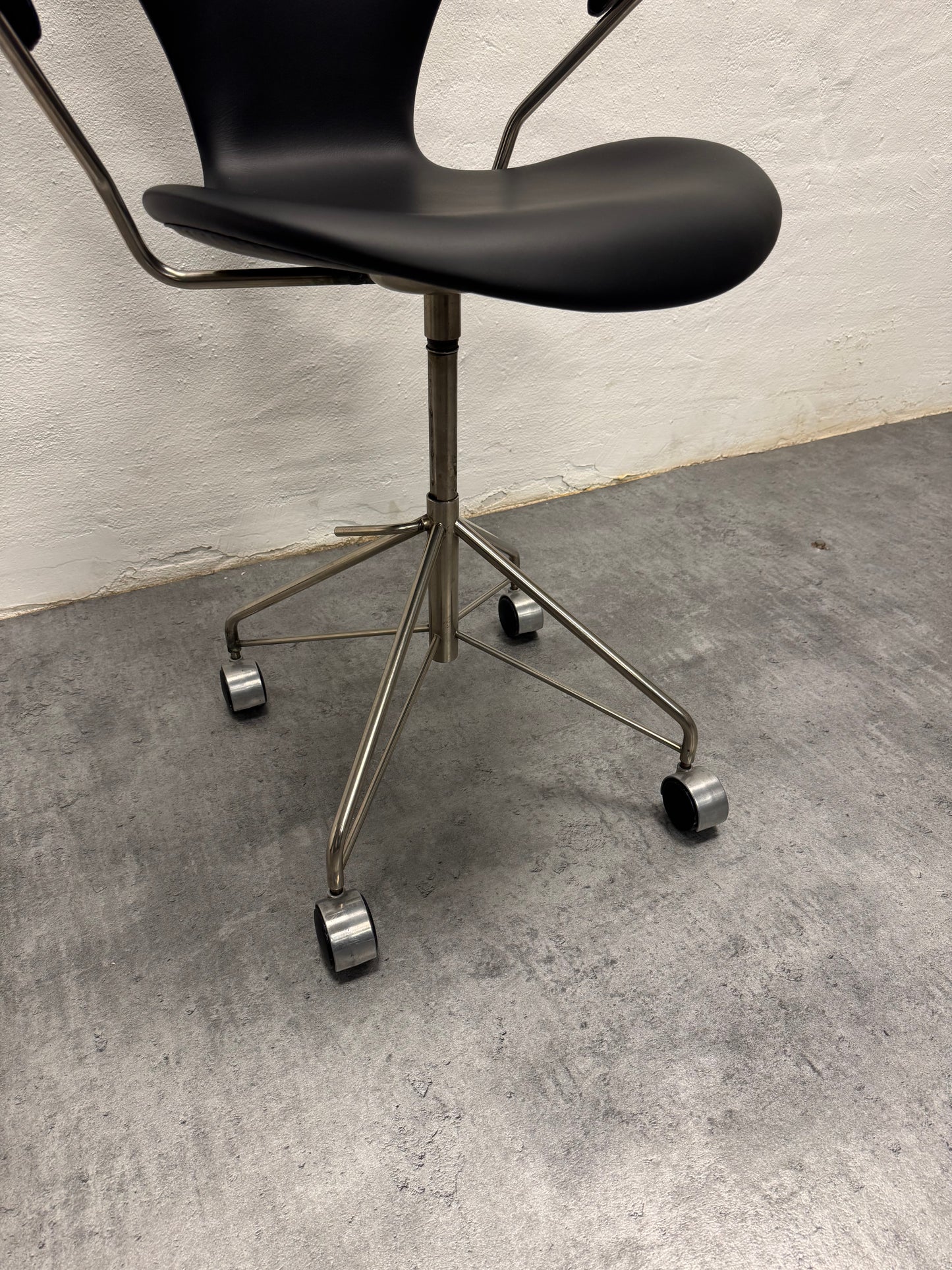 Arne Jacobsen ‘Syveren/3217’ Fritz Hansen.