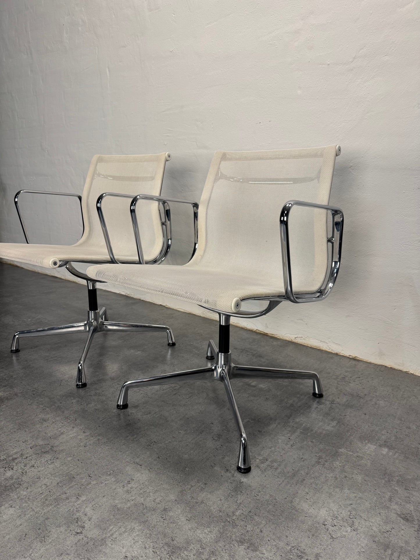 Charles Eames ‘EA107’ kontorstol, Vitra.