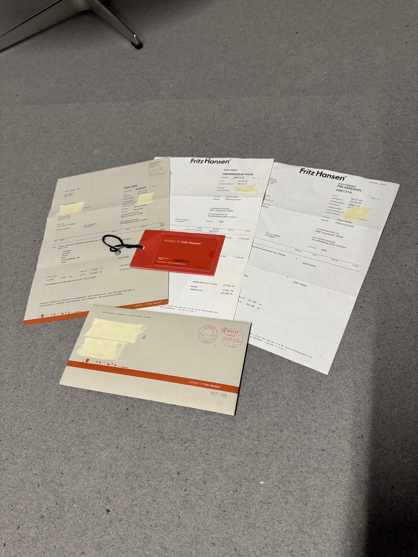 Arne Jacobsen ‘Svanen’ Fritz Hansen, model: 3320, original polstring.