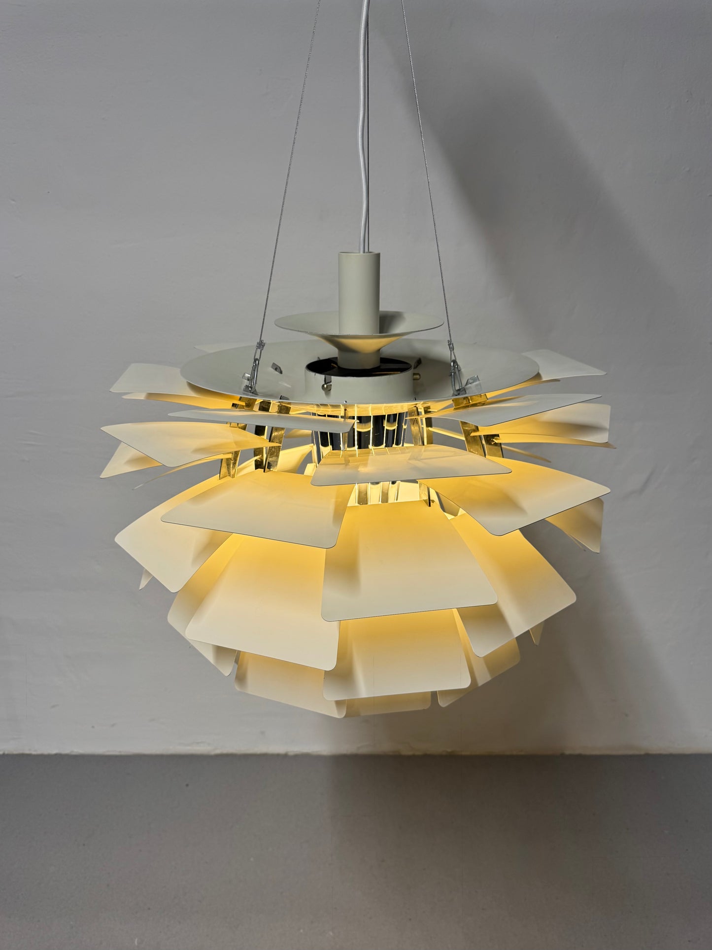 Poul Henningsen “Koglen” Ø60 cm, hvid.