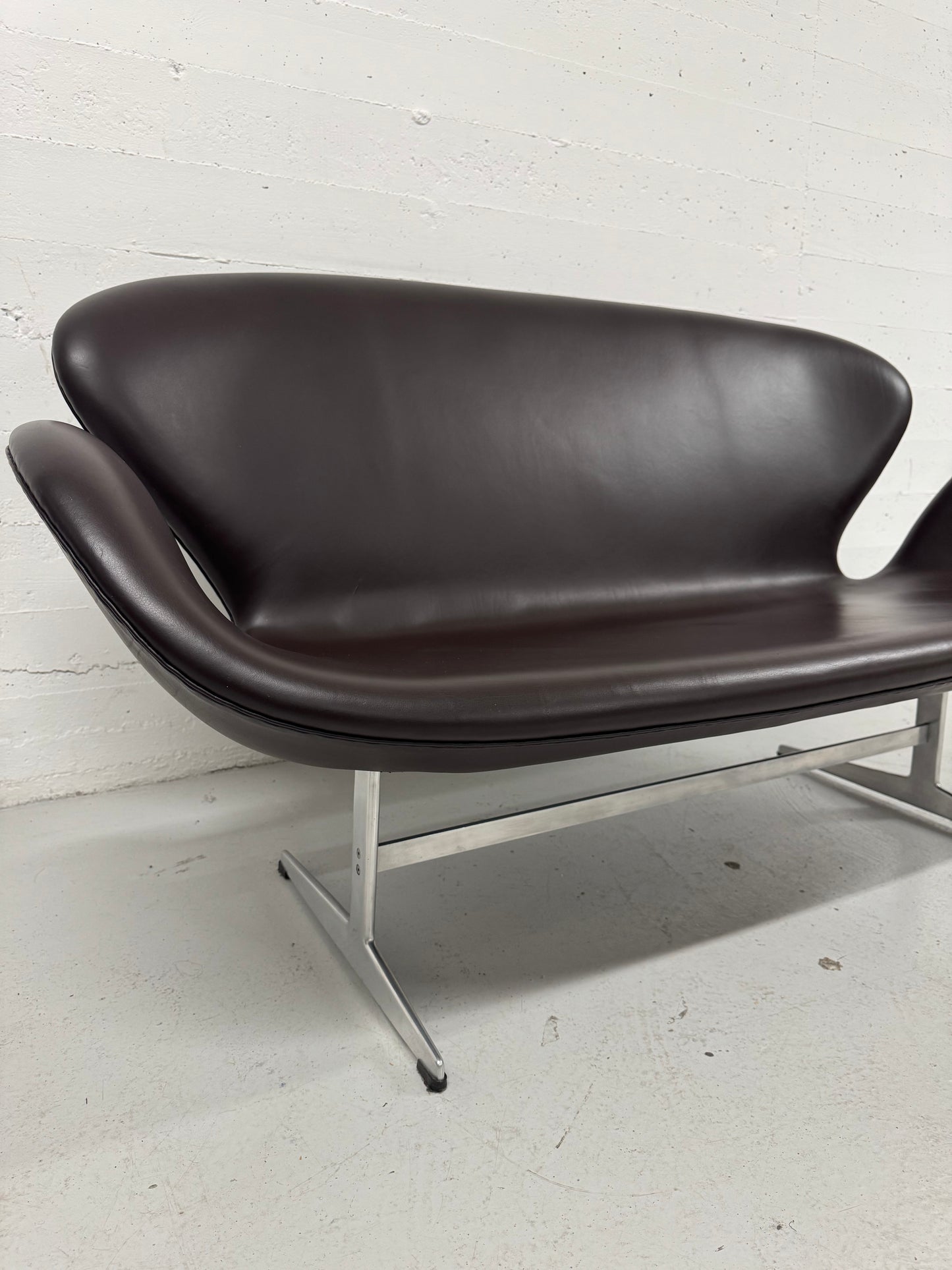 Arne Jacobsen ‘Svanen’ Fritz Hansen, model: 3321.