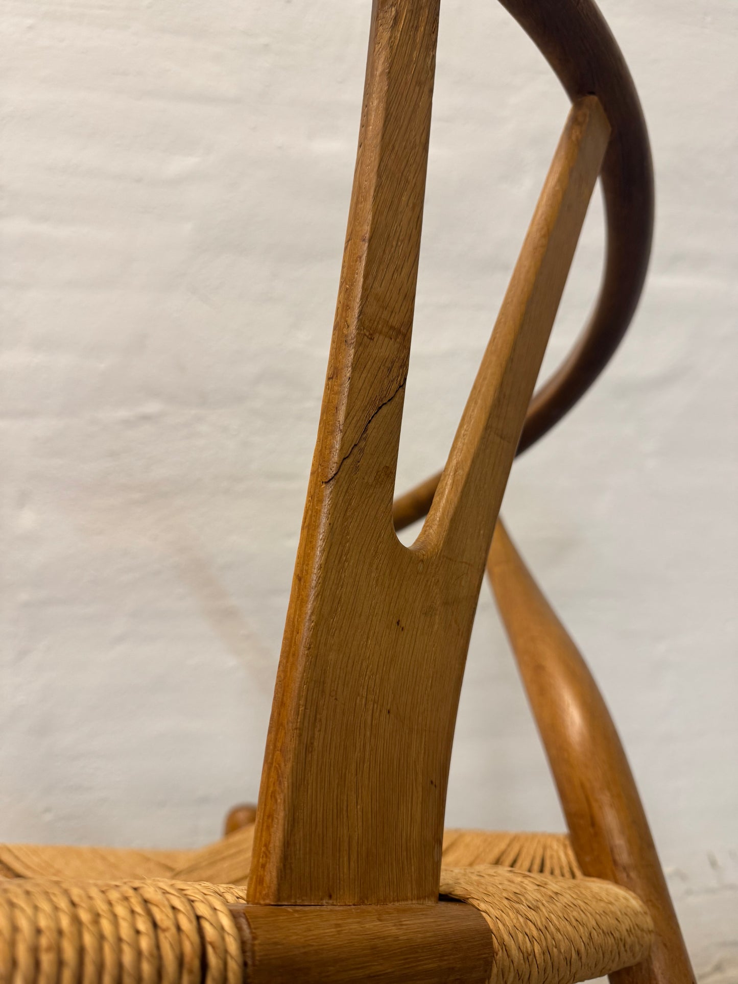 Eg, Hans J. Wegner ‘CH24/Y-stolen’ Carl Hansen & Søn.