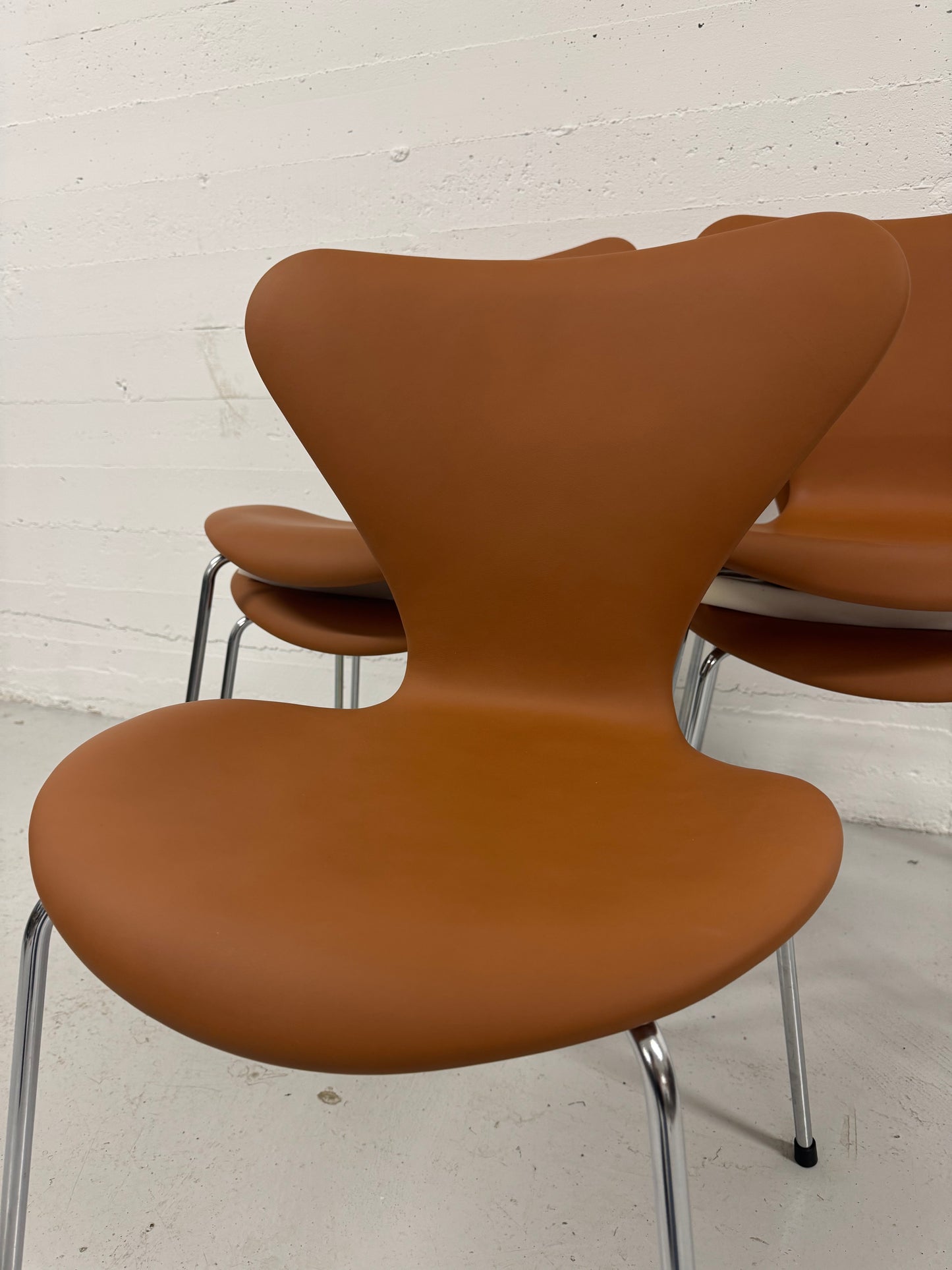 Nypolstret Arne Jacobsen ‘Syveren/3107’ Fritz Hansen.