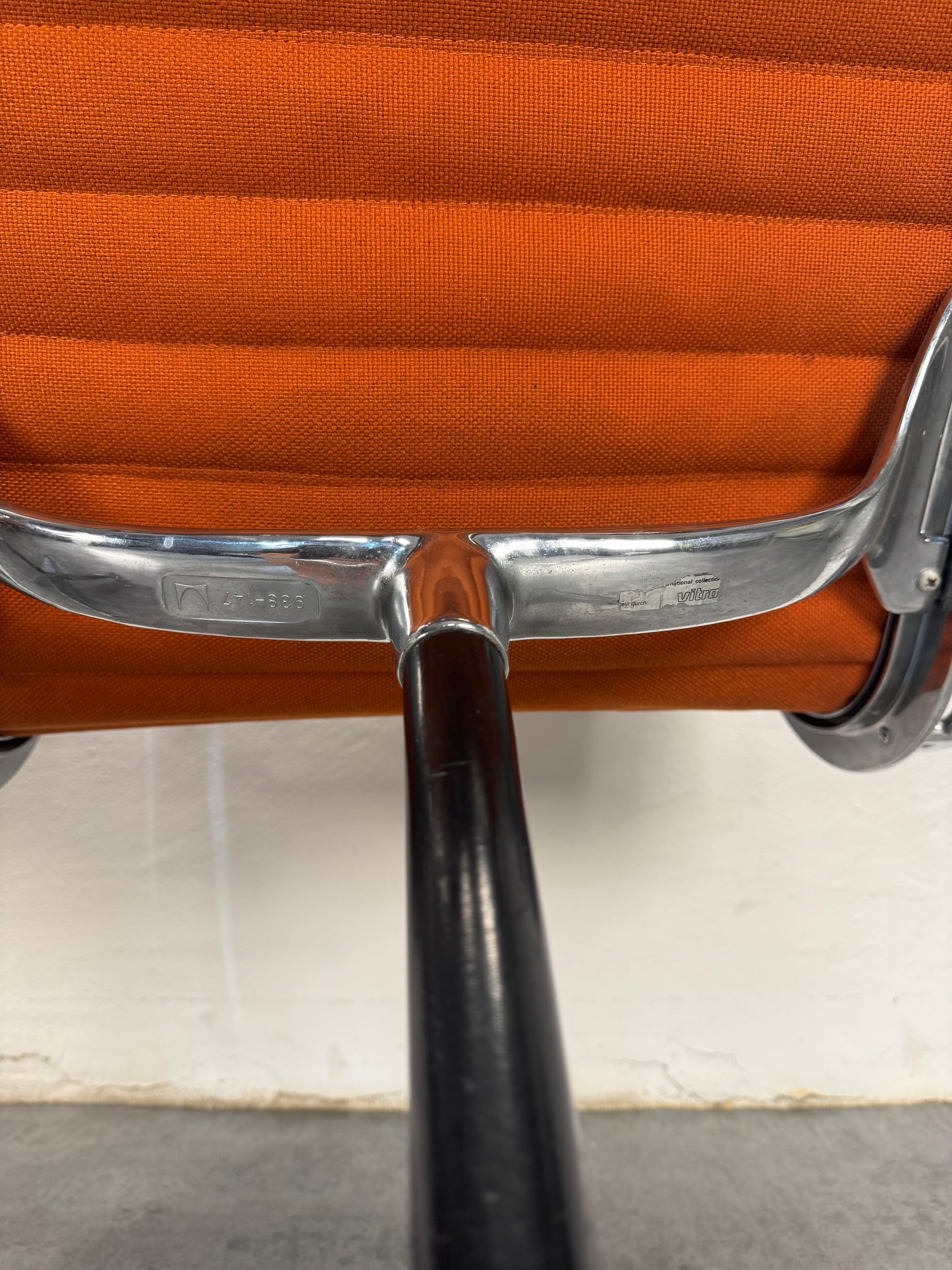 Charles Eames ‘EA107’ kontorstol, Vitra.