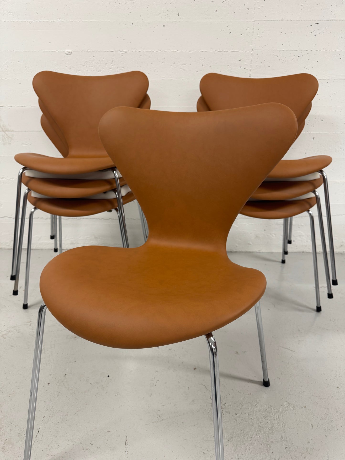 Nypolstret Arne Jacobsen ‘Syveren/3107’ Fritz Hansen.