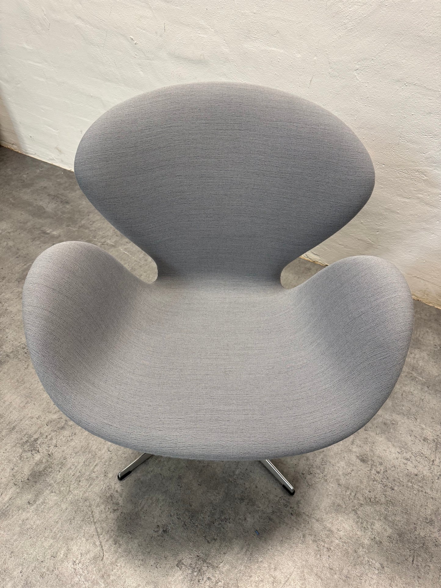 Som ny, Arne Jacobsen ‘Svanen’ Fritz Hansen, model: 3320, original polstring.
