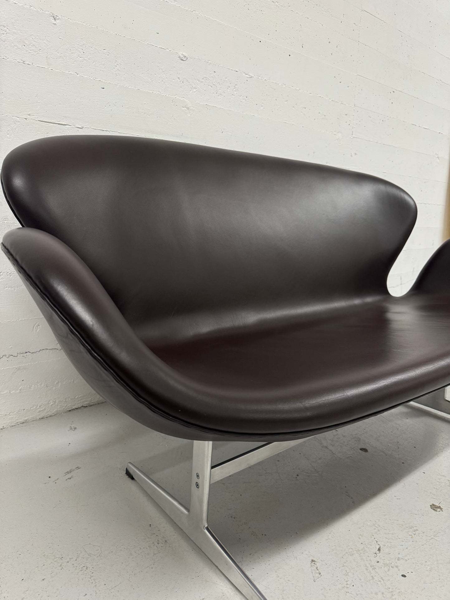 Arne Jacobsen ‘Svanen’ Fritz Hansen, model: 3321.