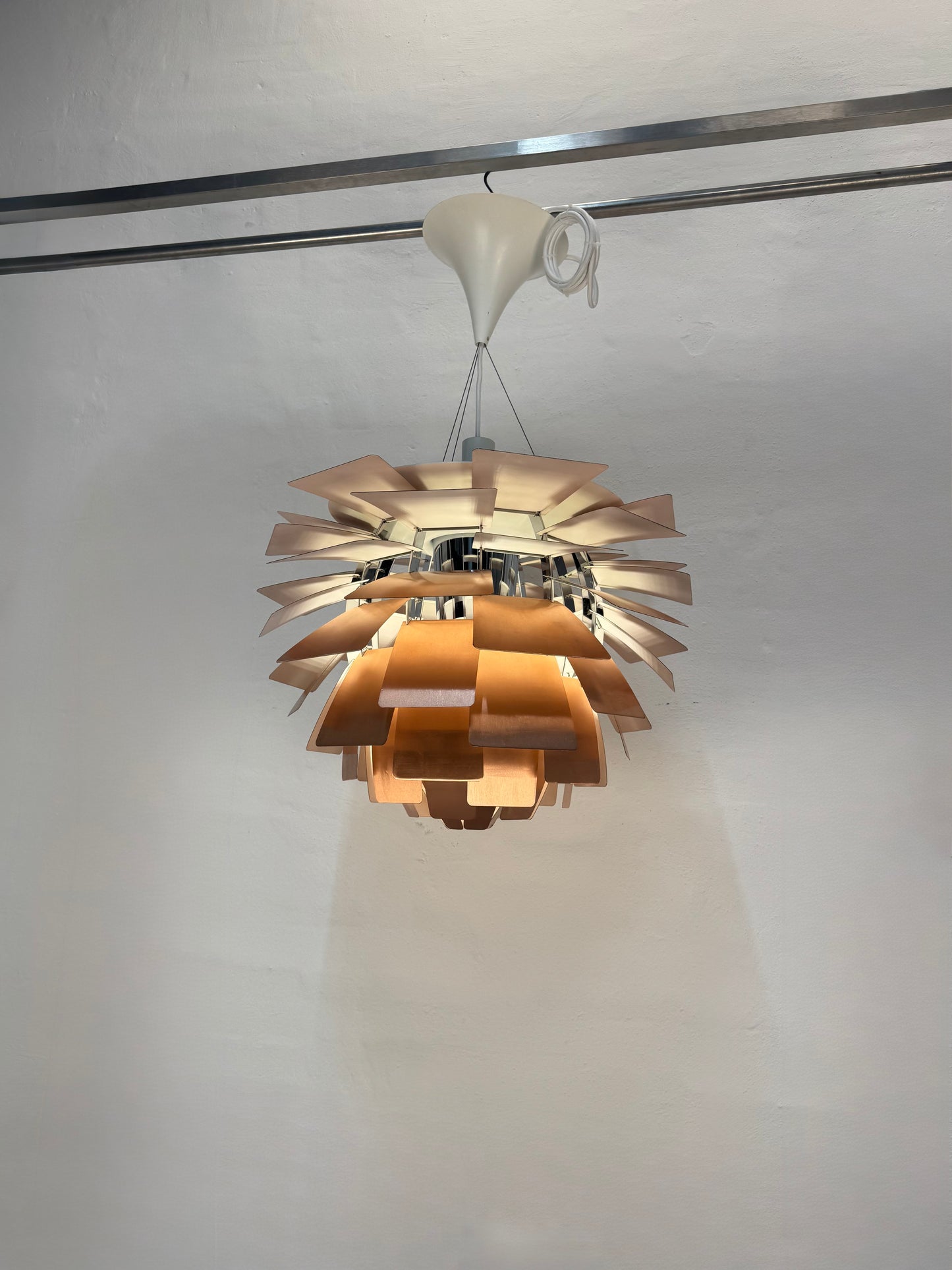 Nyrenoveret Poul Henningsen “Koglen” Ø60 cm.