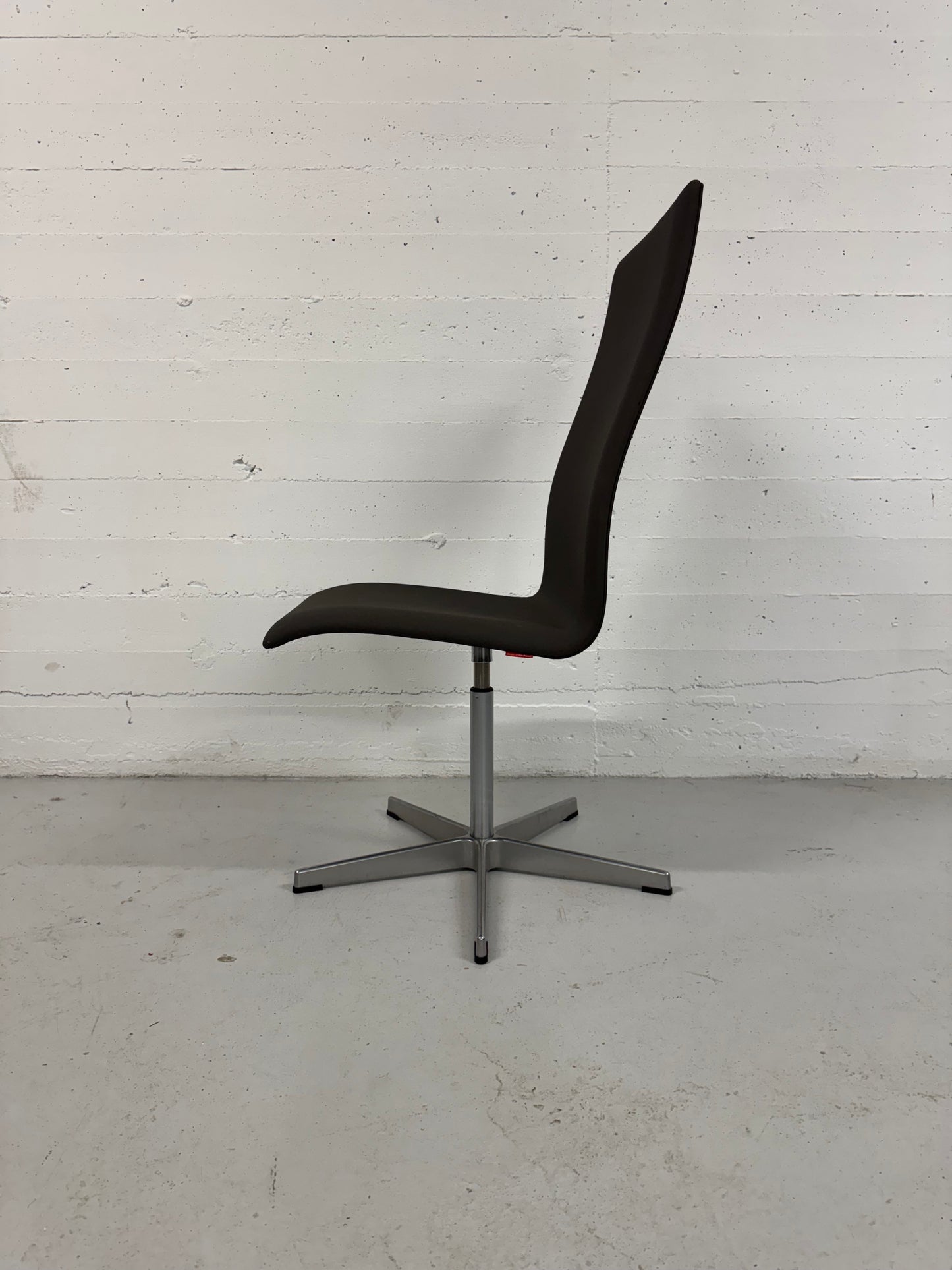 Red Label, Arne Jacobsen ‘Oxford’ kontorstol, Fritz Hansen.
