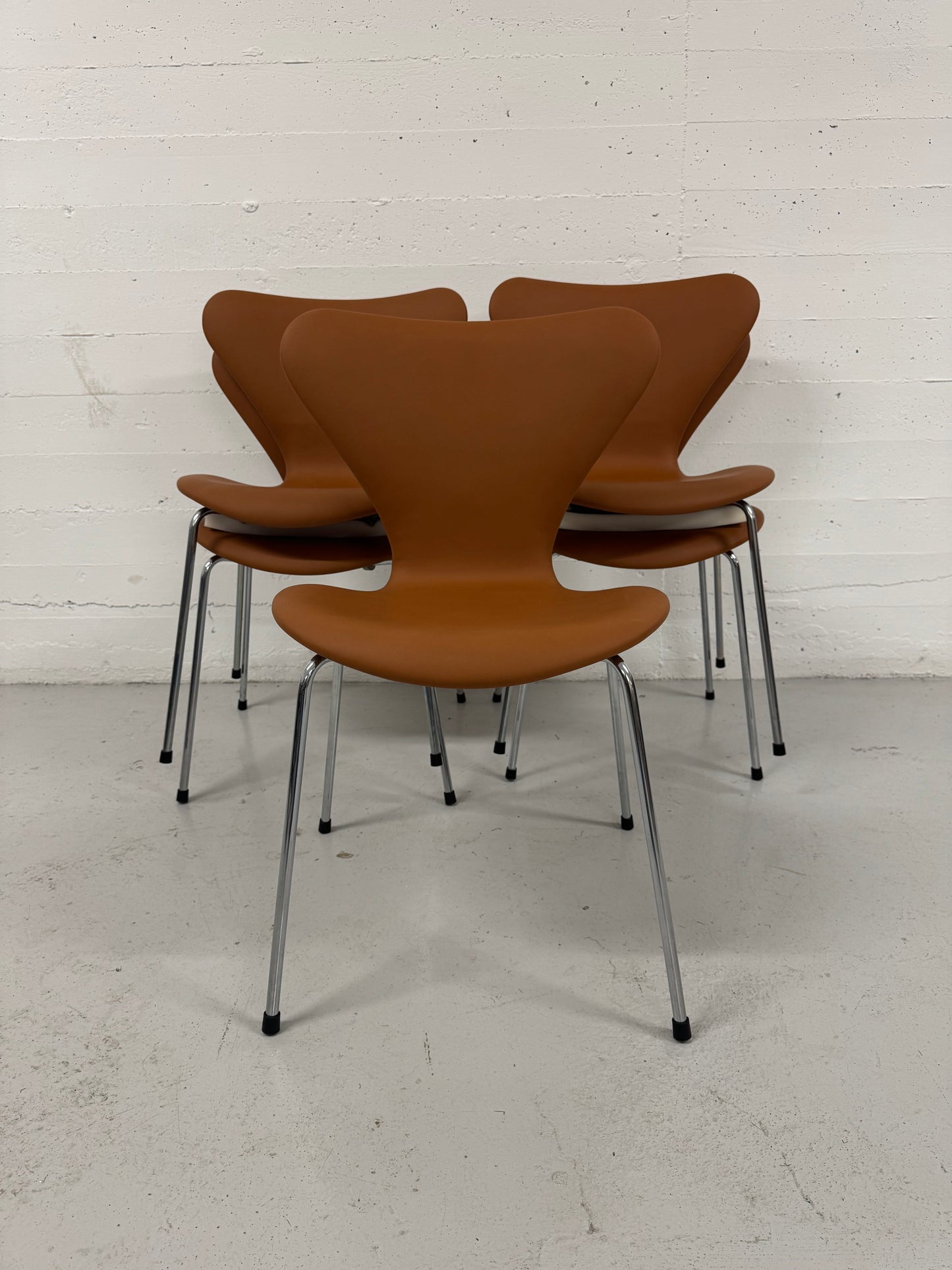 Nypolstret Arne Jacobsen ‘Syveren/3107’ Fritz Hansen.