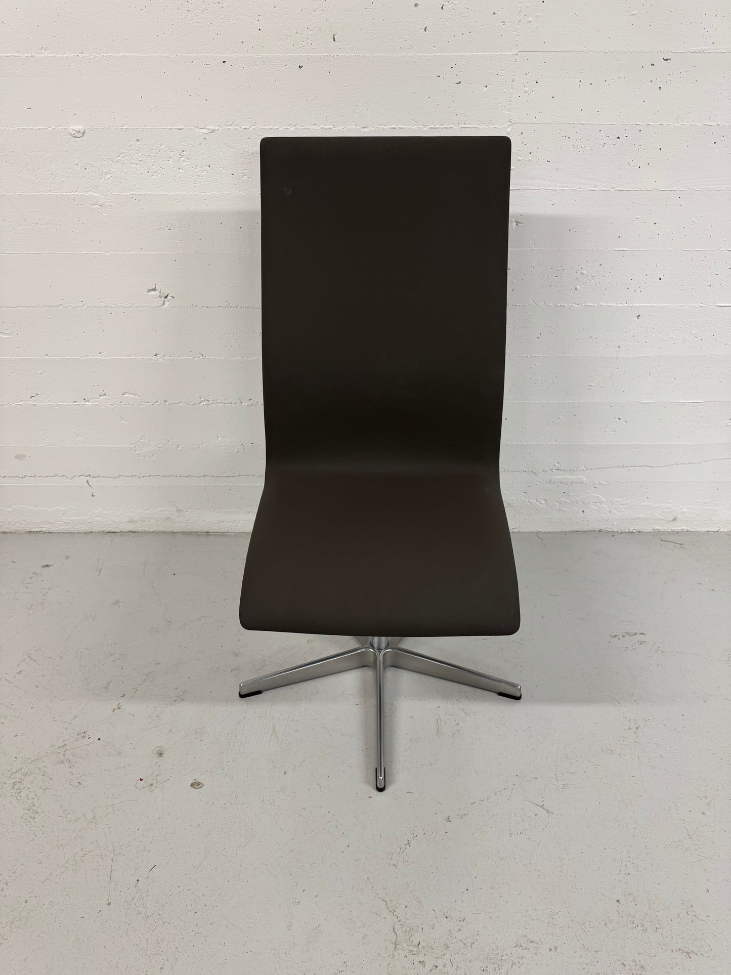 Red Label, Arne Jacobsen ‘Oxford’ kontorstol, Fritz Hansen.