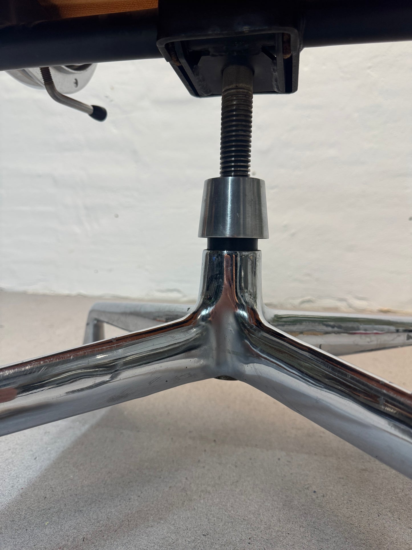 Charles Eames ‘EA117’ kontorstol, Vitra.