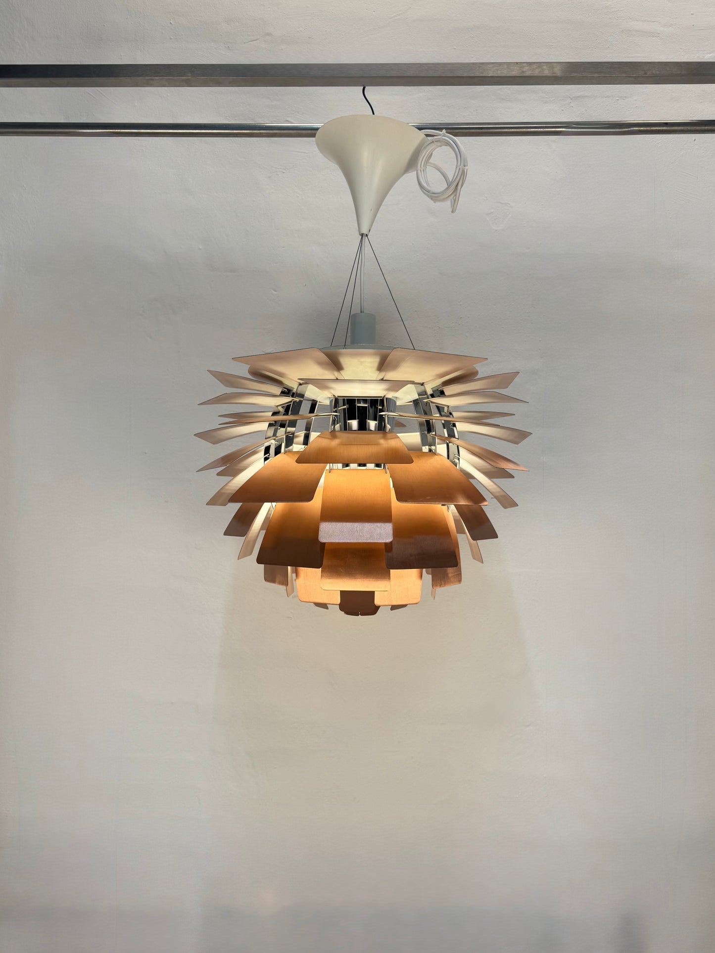 Nyrenoveret Poul Henningsen “Koglen” Ø60 cm.