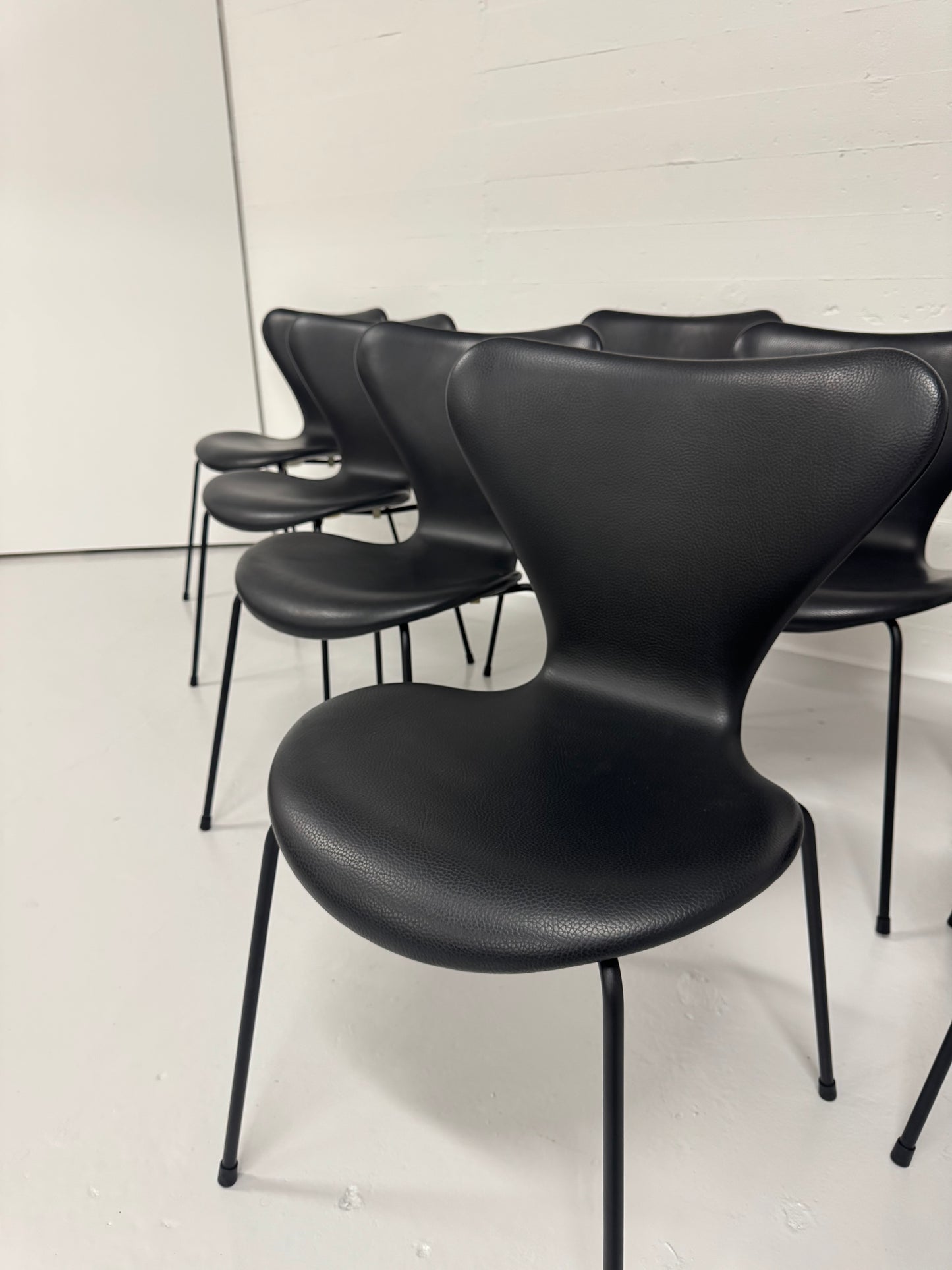 Arne Jacobsen ‘3107’ Fritz Hansen.