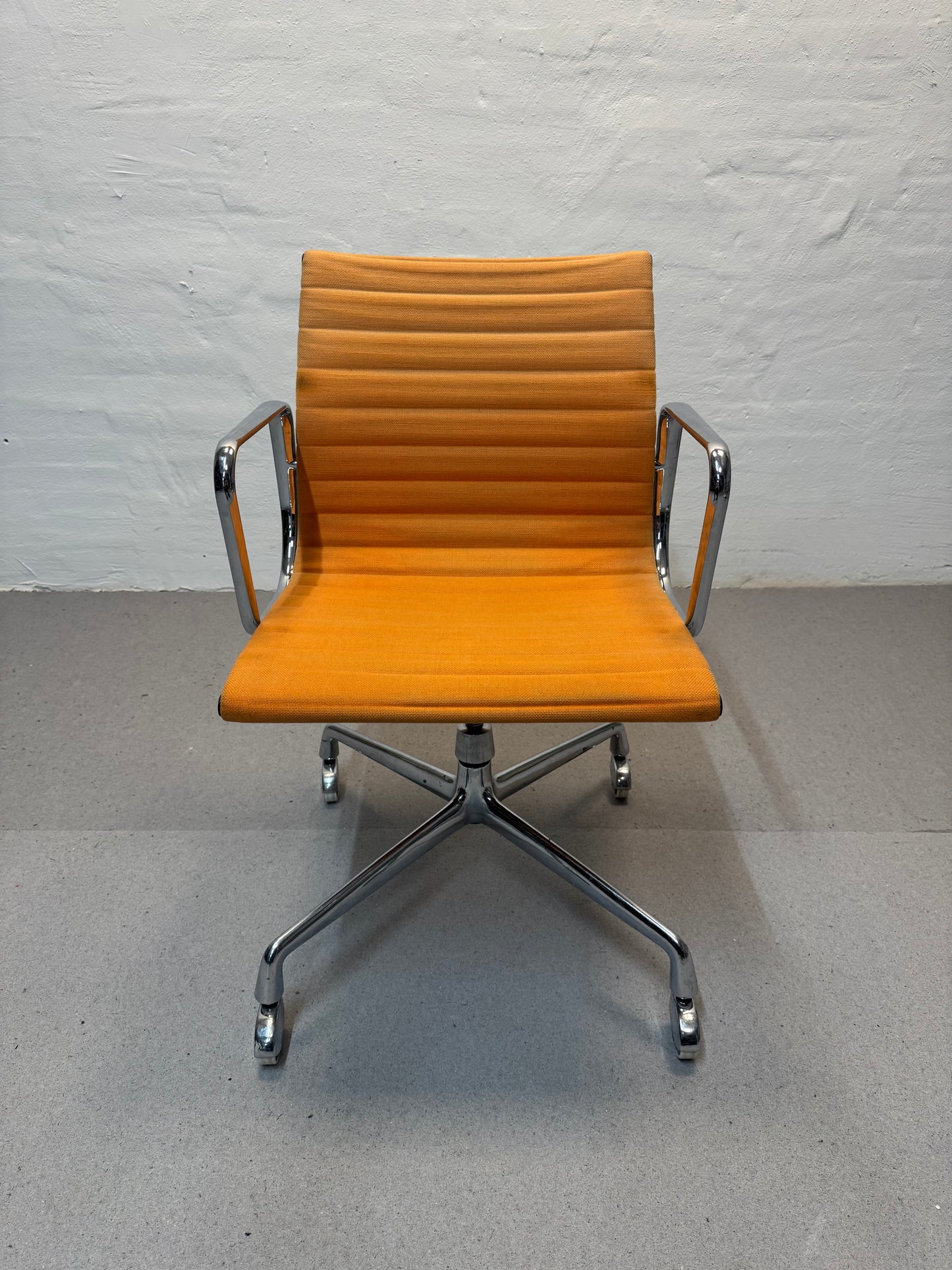 Charles Eames ‘EA117’ kontorstol, Vitra.