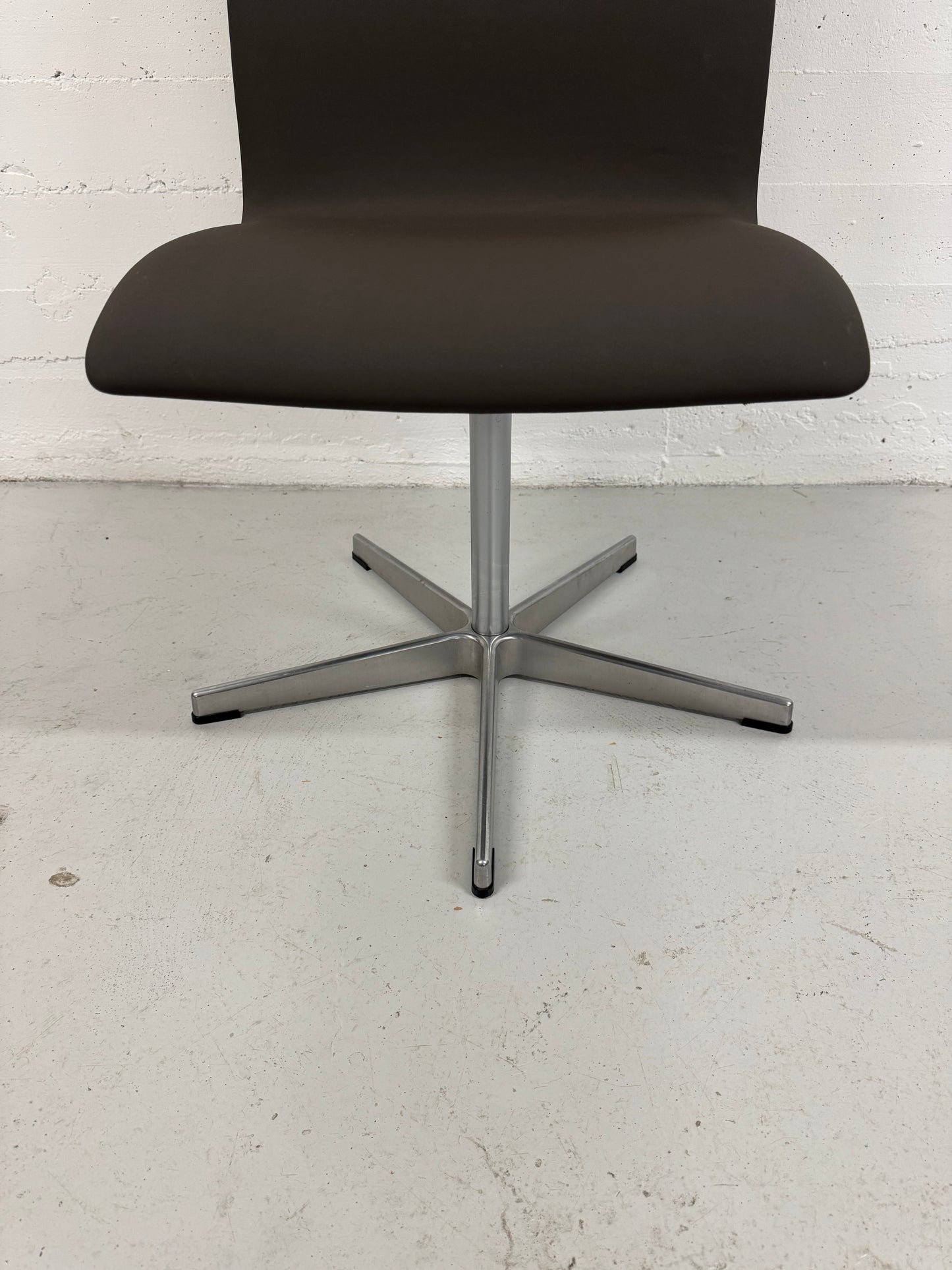 Red Label, Arne Jacobsen ‘Oxford’ kontorstol, Fritz Hansen.